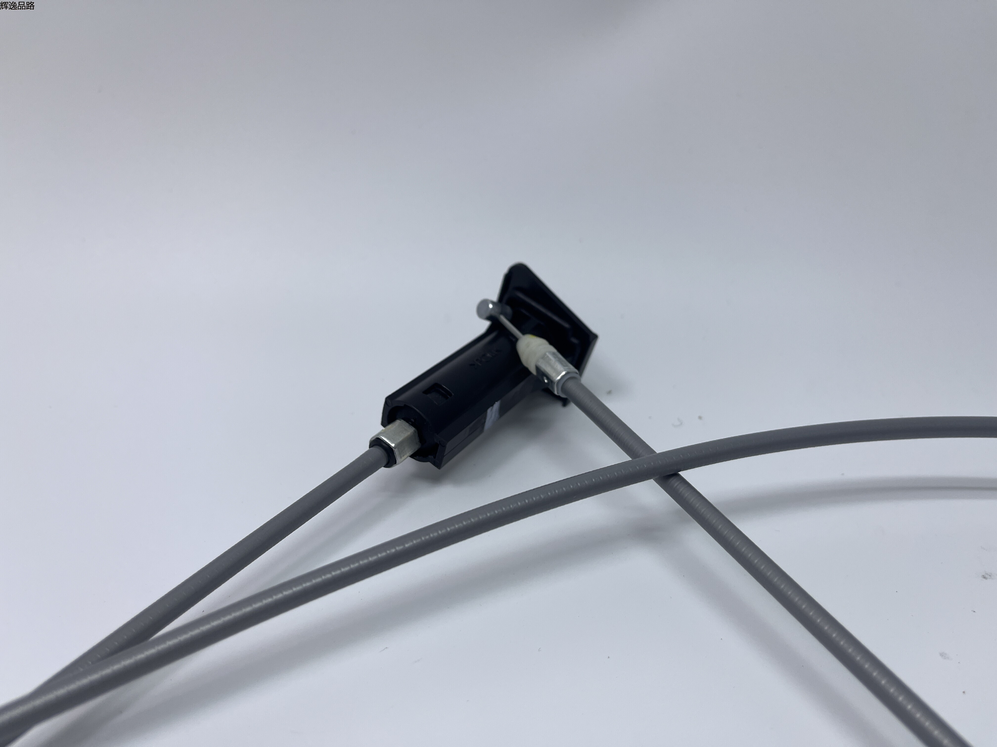 OE:81590-B3000 Buckle and cable assembly of fuel tank filler door Suitable for MISTRA