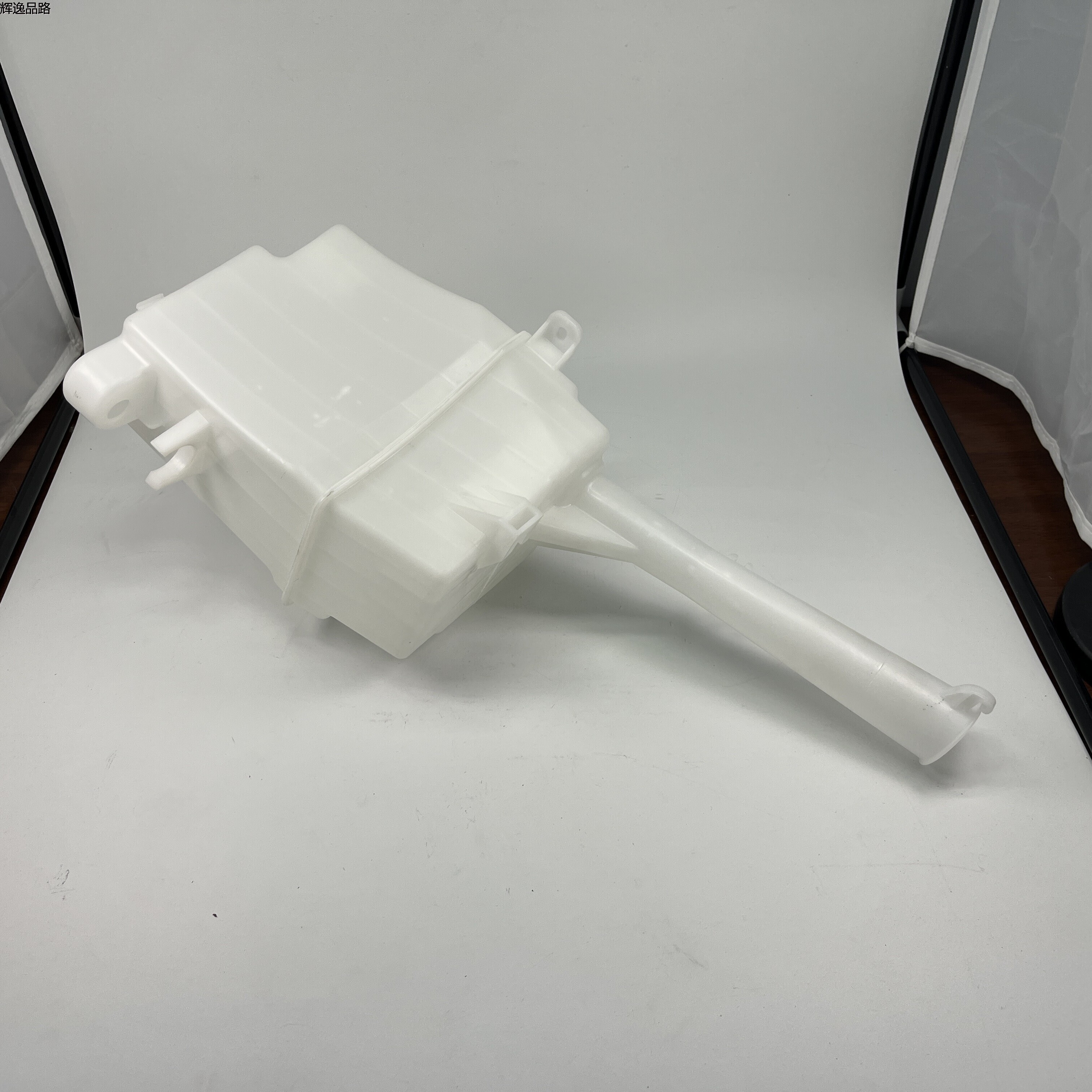 OE:98620-2W500 Windshield washer water storage tank assembly  Suitable for modern IX45