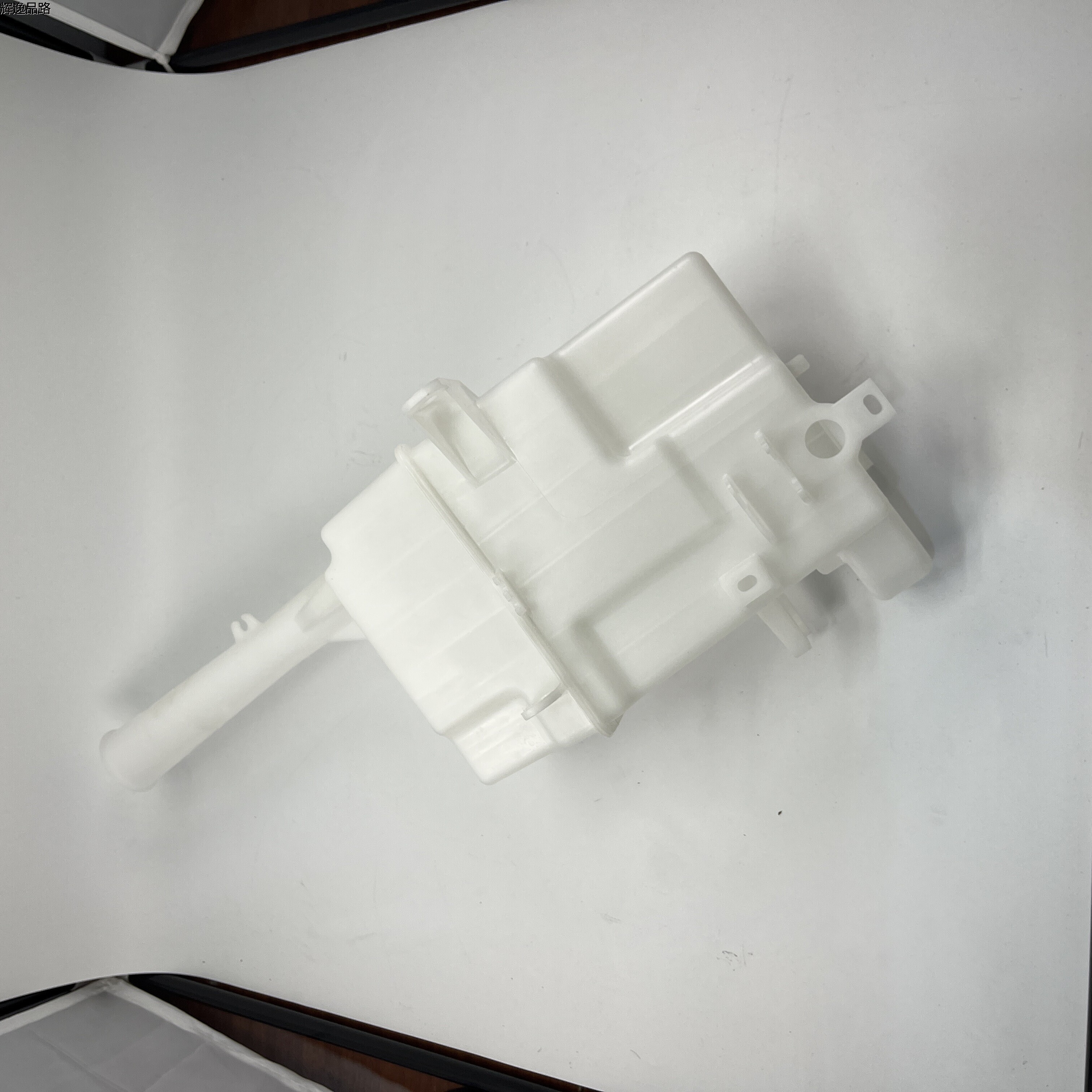 OE:98620-2W500 Windshield washer water storage tank assembly  Suitable for modern IX45