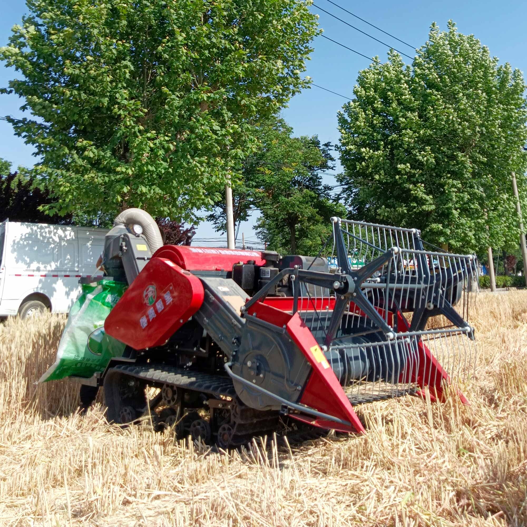 4LZ-1.0 Small combine harvester