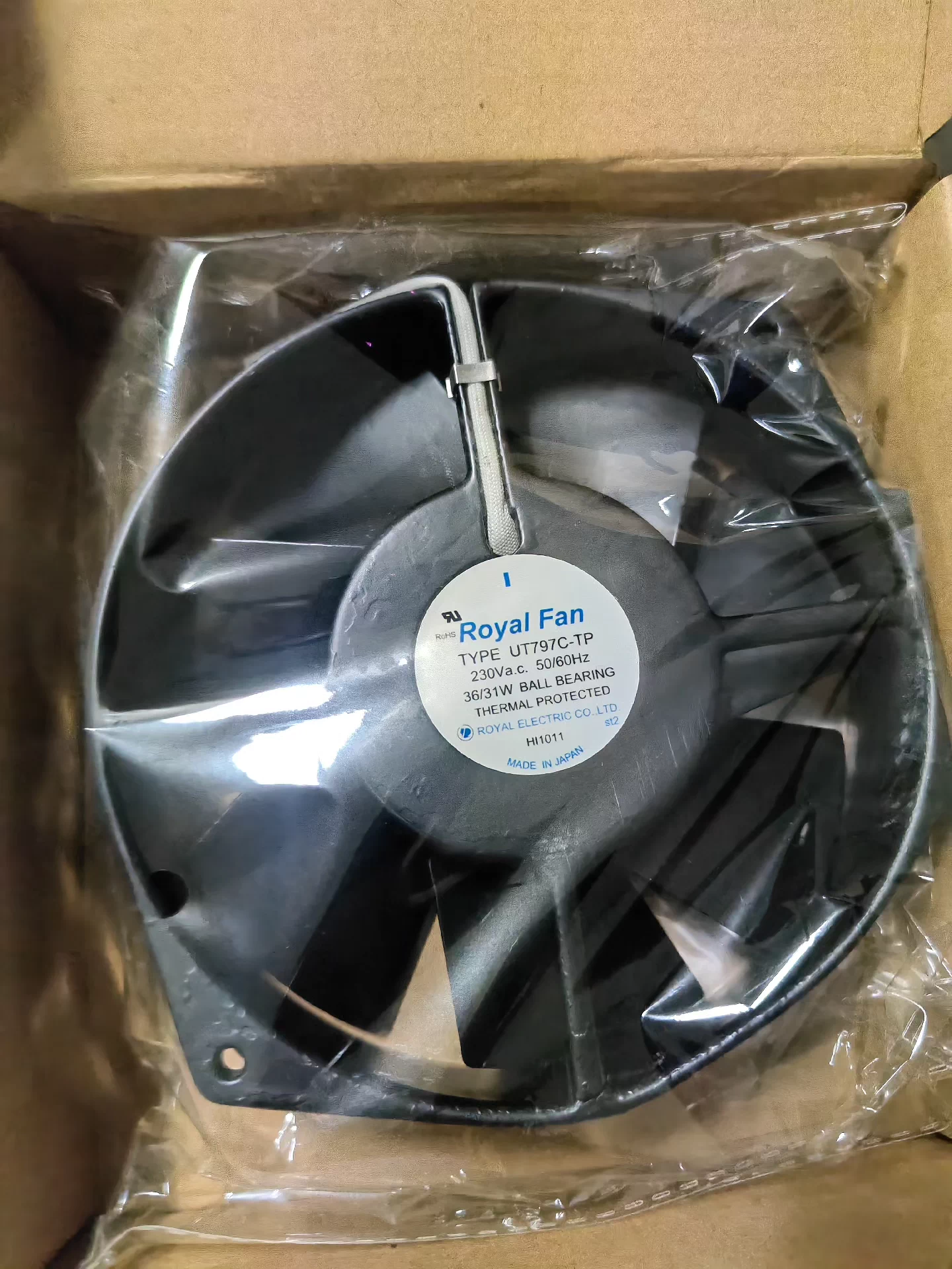 TYPE UT797C-TP  ROYALFAN 230V 36/31W 172*150*38 High Temperature ResistantCooling fan Fan Brand New and Genuine inverter test OK Fast Shipping