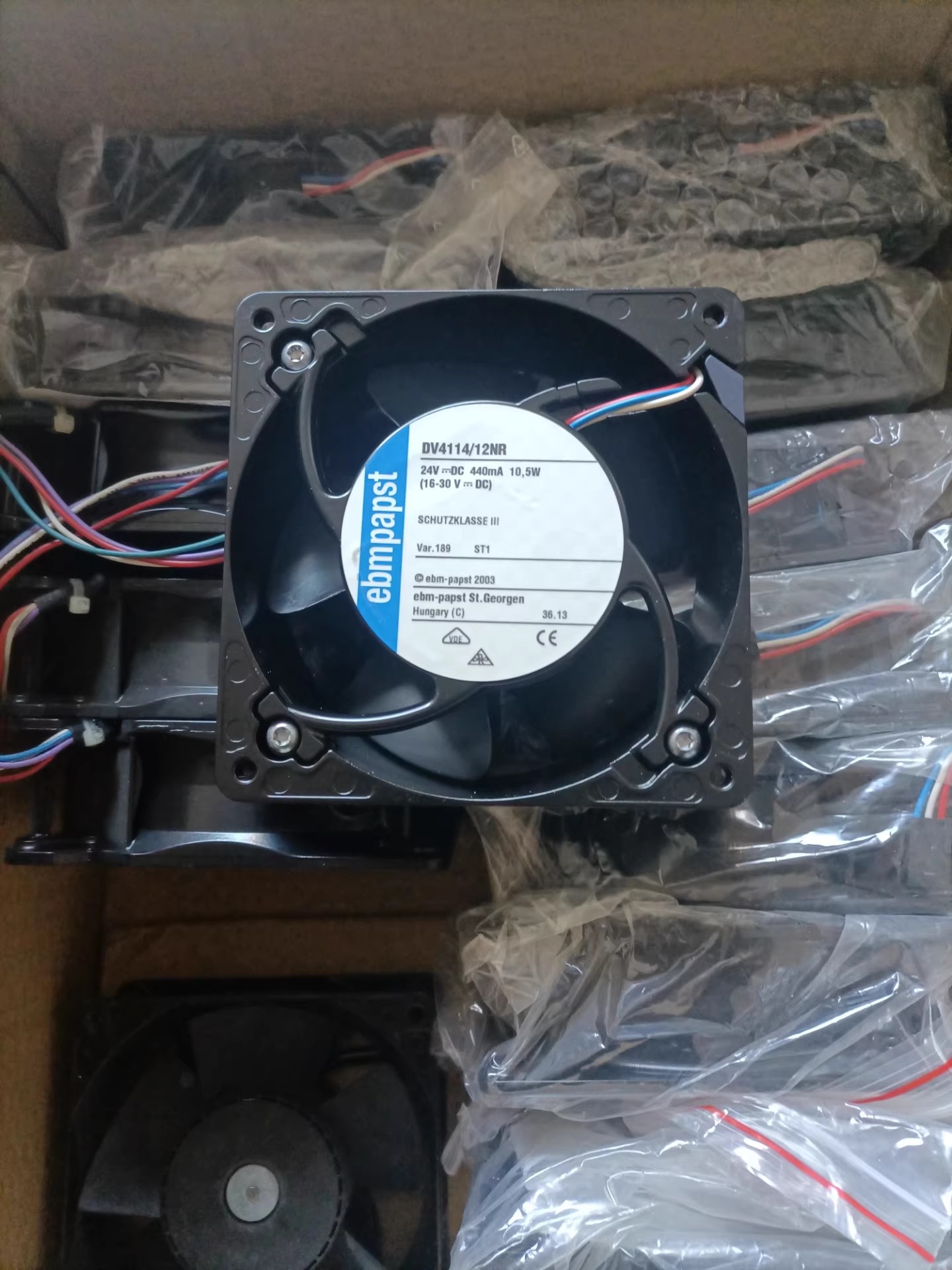 DV4114N/2NR Cooling fan Fan Brand New and Genuine inverter test OK Fast Shipping