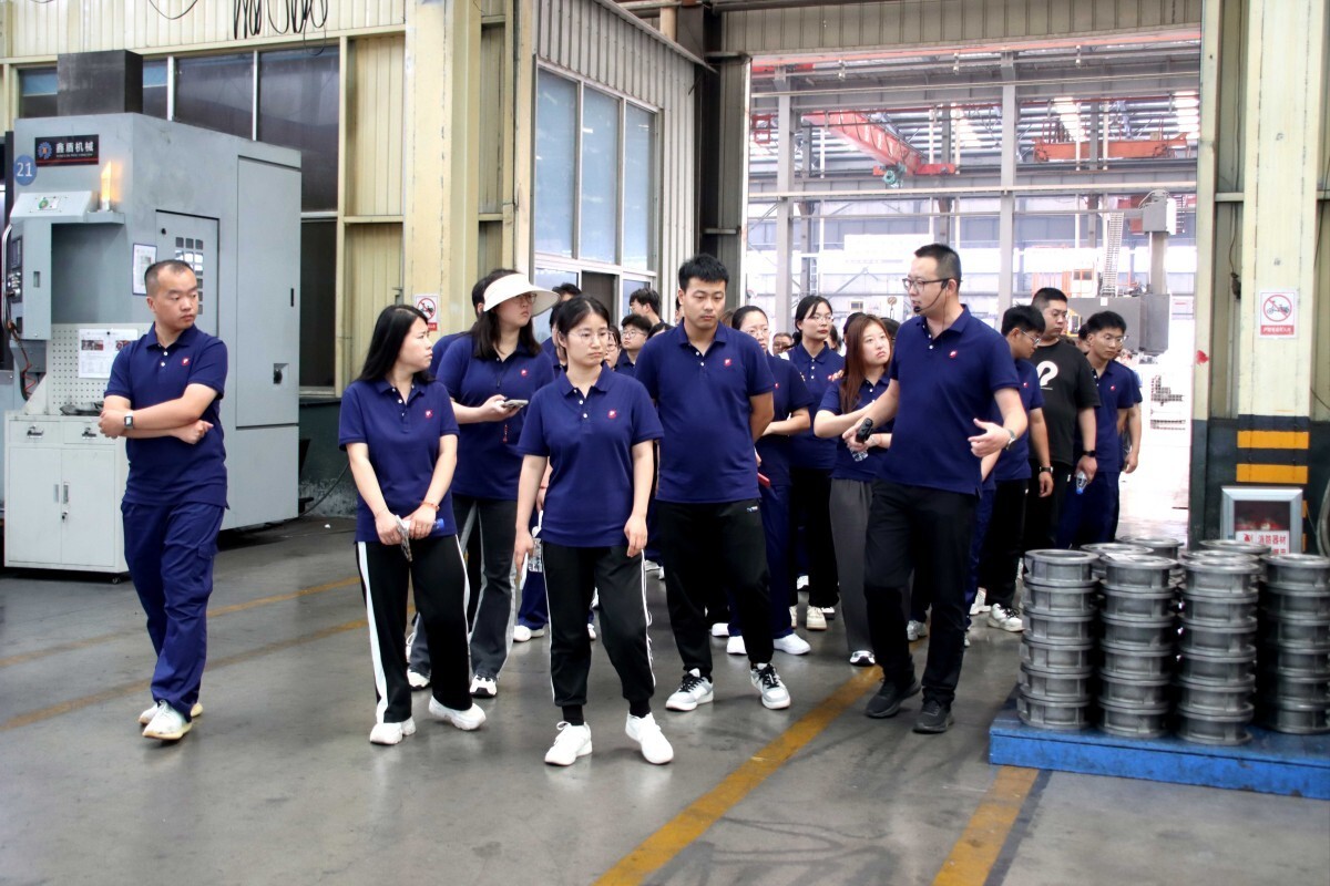 机加工参观1.jpg 机加工参观1.jpg