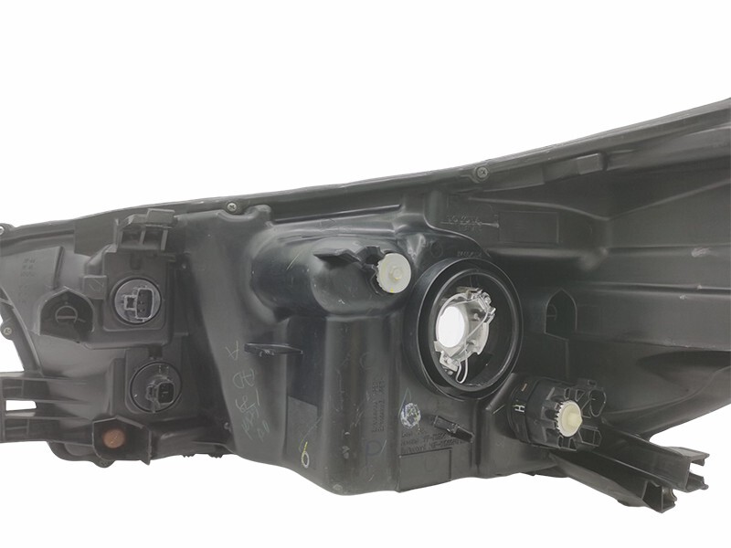 Toyota HILUX REVO 2015-2019 HALOGEN R.H.S HEADLIGHT ASSEMBLY