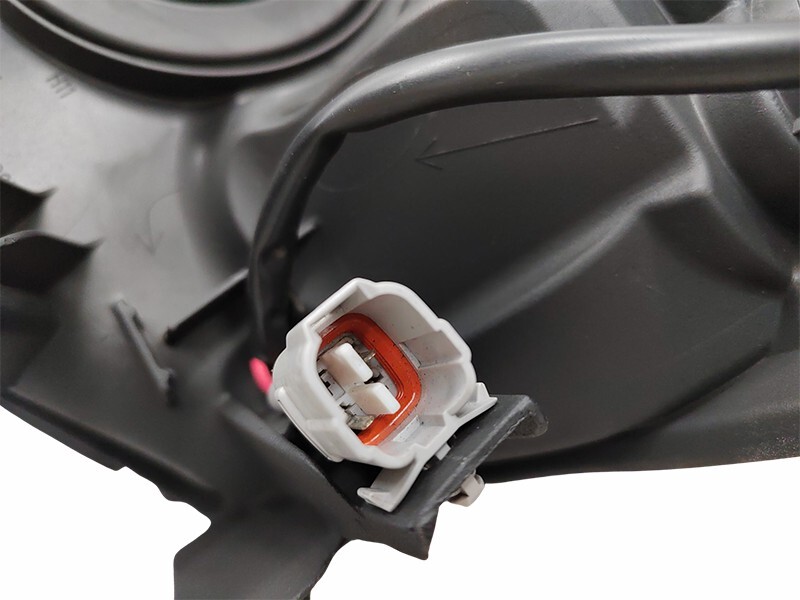 TOYOTA KLUGER 2014-2016 HALOGEN R.H.S HEADLIGHT ASSEMBLY