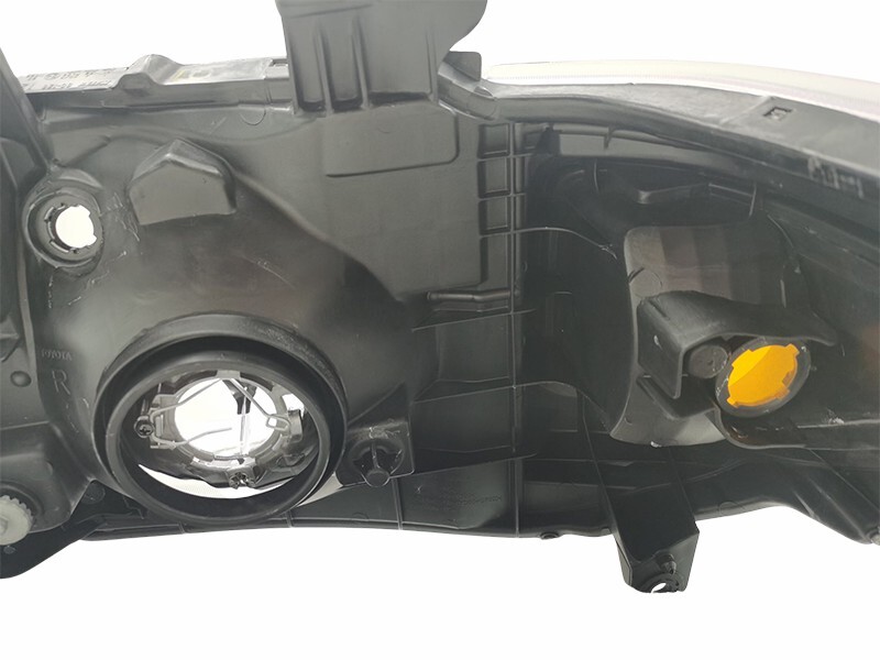 TOYOTA LANDCRUISER 70 SERIES VDJ76R 2006-2008 HALOGEN R.H.S HEADLIGHT ASSEMBLY