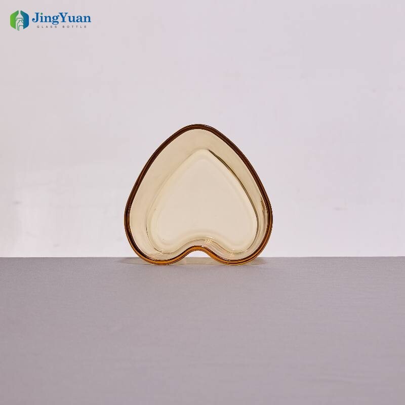 Borosilicate glass heart-shaped bowl