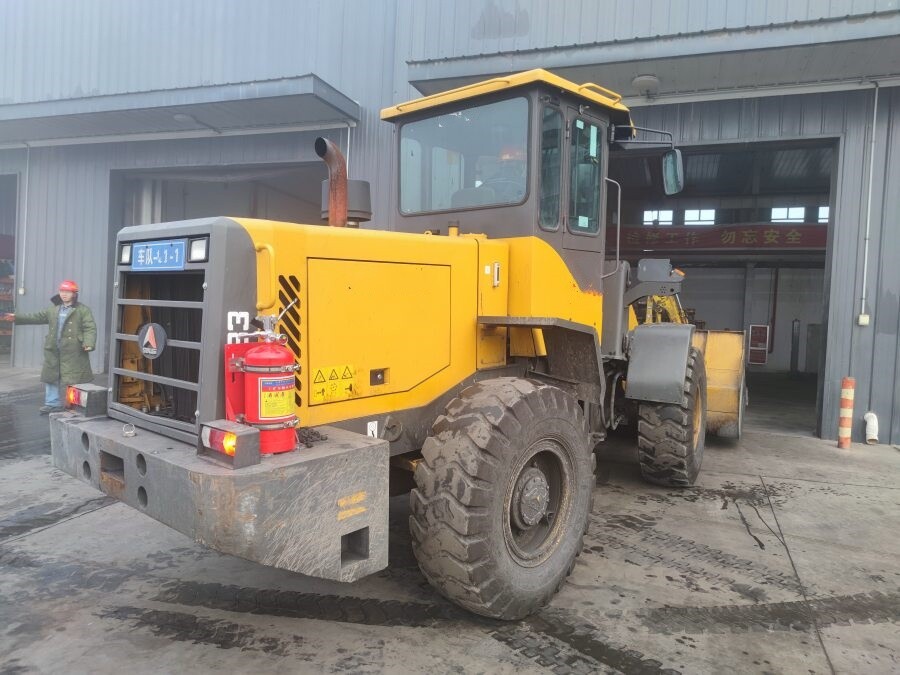 Vehicle-mounted automatic fire extinguishing system provides a comprehensive fire solution for coal mine loaders