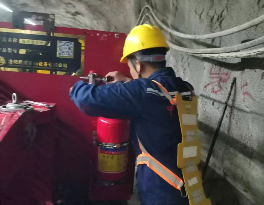 New breakthrough in explosion-proof trackless rubber-tired vehicle safety: automatic fire extinguishing system with passive and electricity-free technology intelligently safeguards fire safety of coal mine vehicles New breakthrough in explosion-proof trackless rubber-tired vehicle safety: automatic fire extinguishing system with passive and electricity-free technology intelligently safeguards fire safety of coal mine vehicles