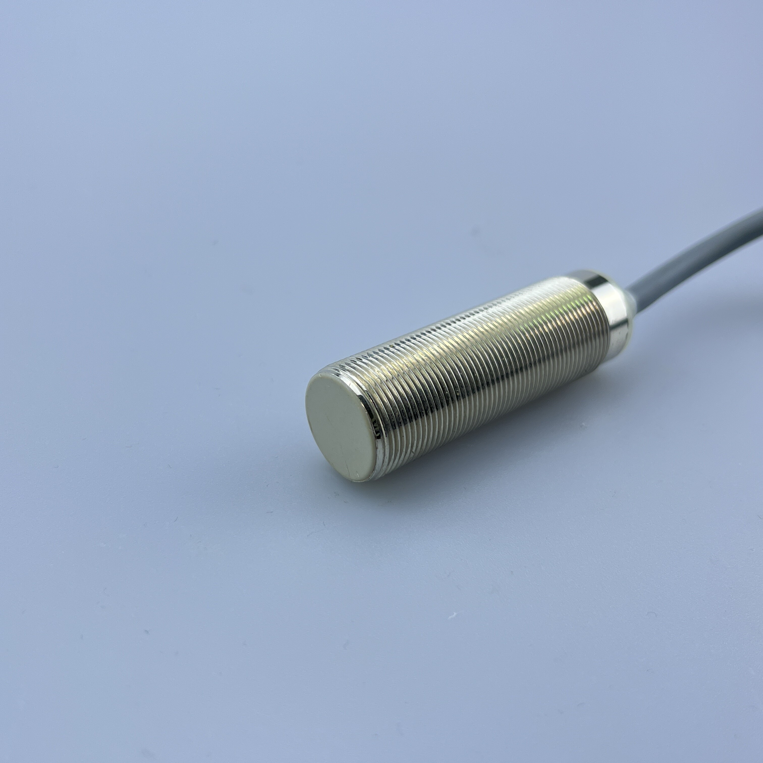 Capteur de proximité inductif standard DM18