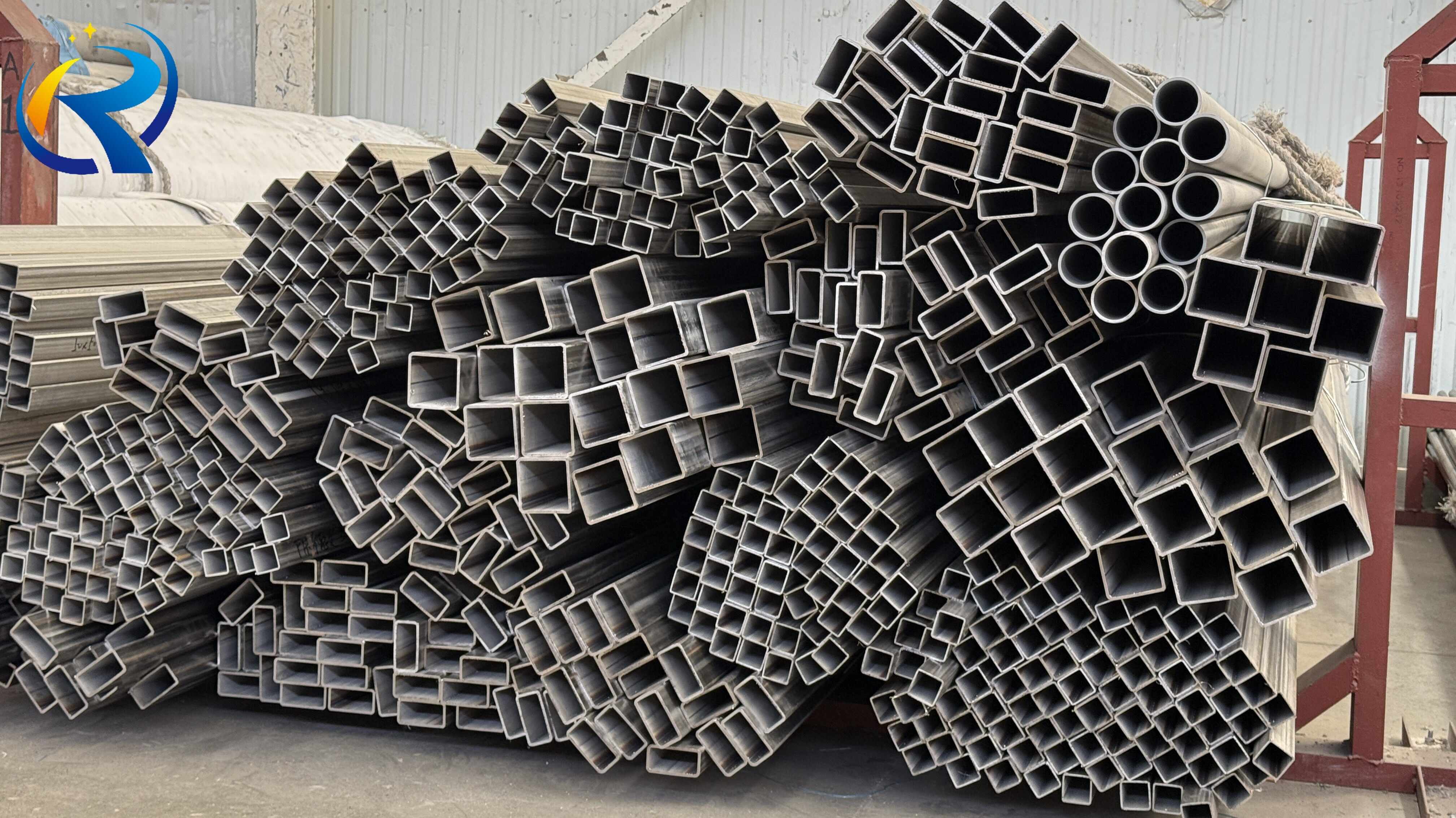 Square vs. Rectangular Stainless Steel Pipes: Which Size Fits Your Needs?