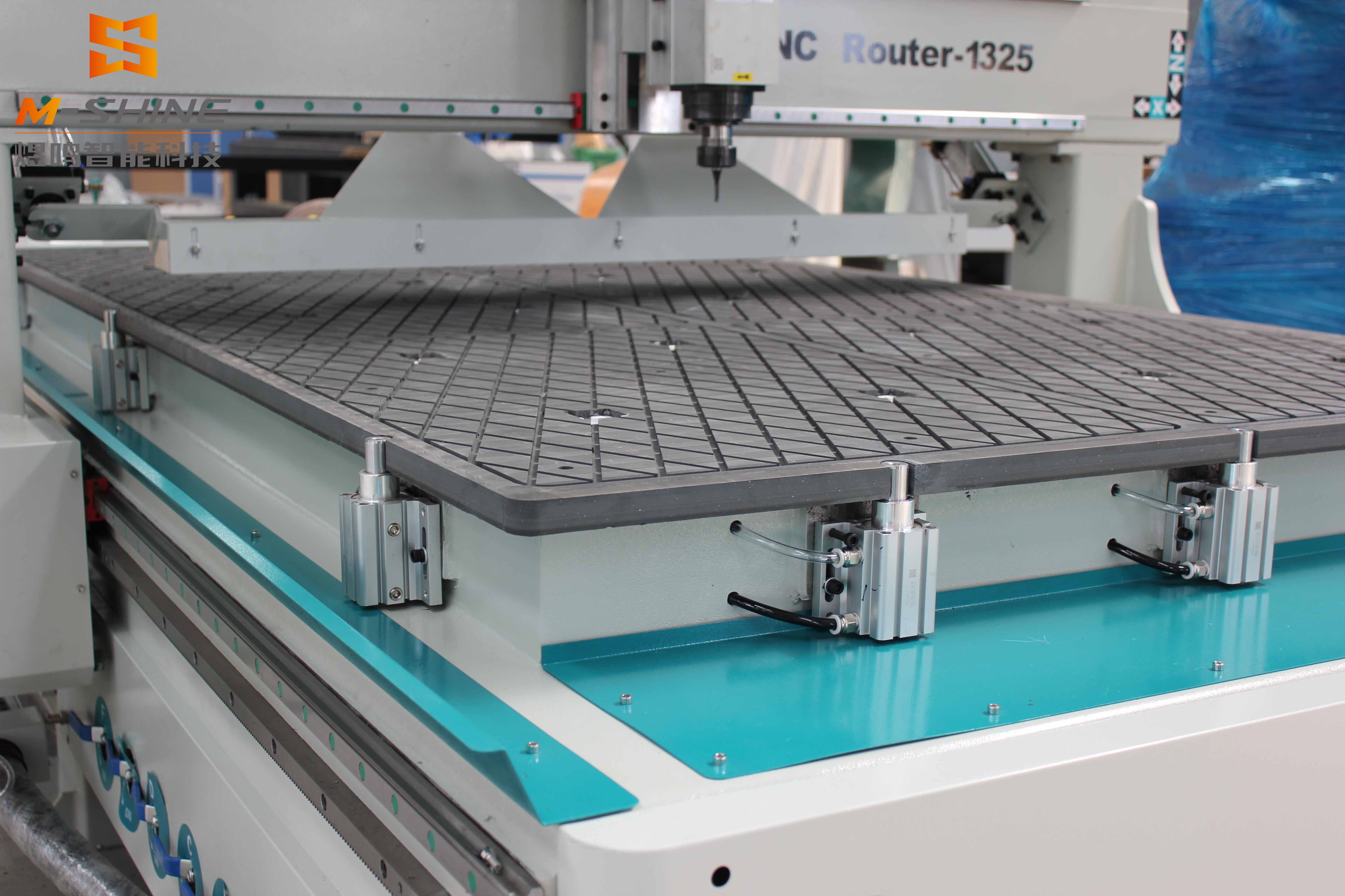 After receiving the ATC CNC router machine, special precautions should be taken during the assembly process