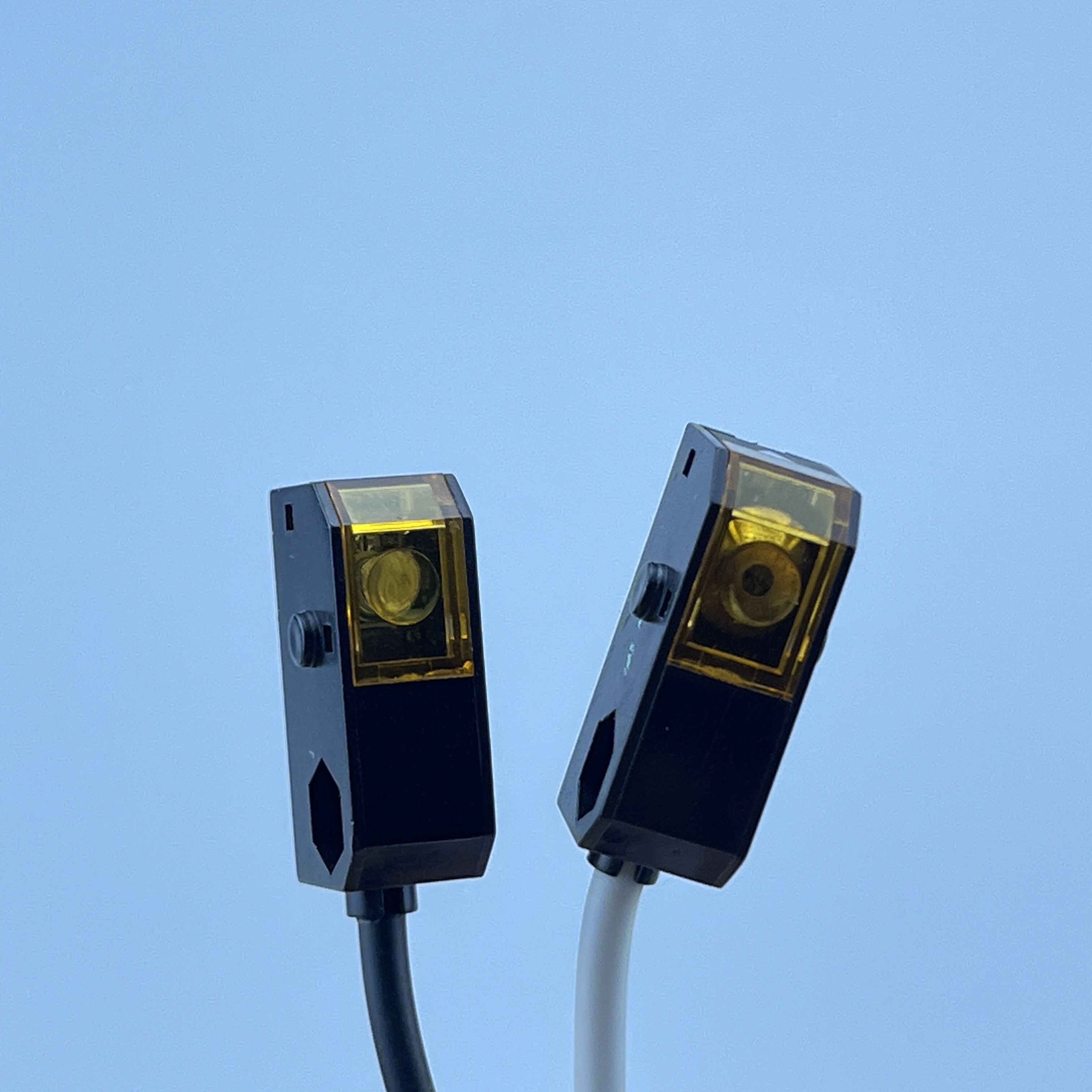 مستشعر ضوئي كهربائي صغير الحجم GC6