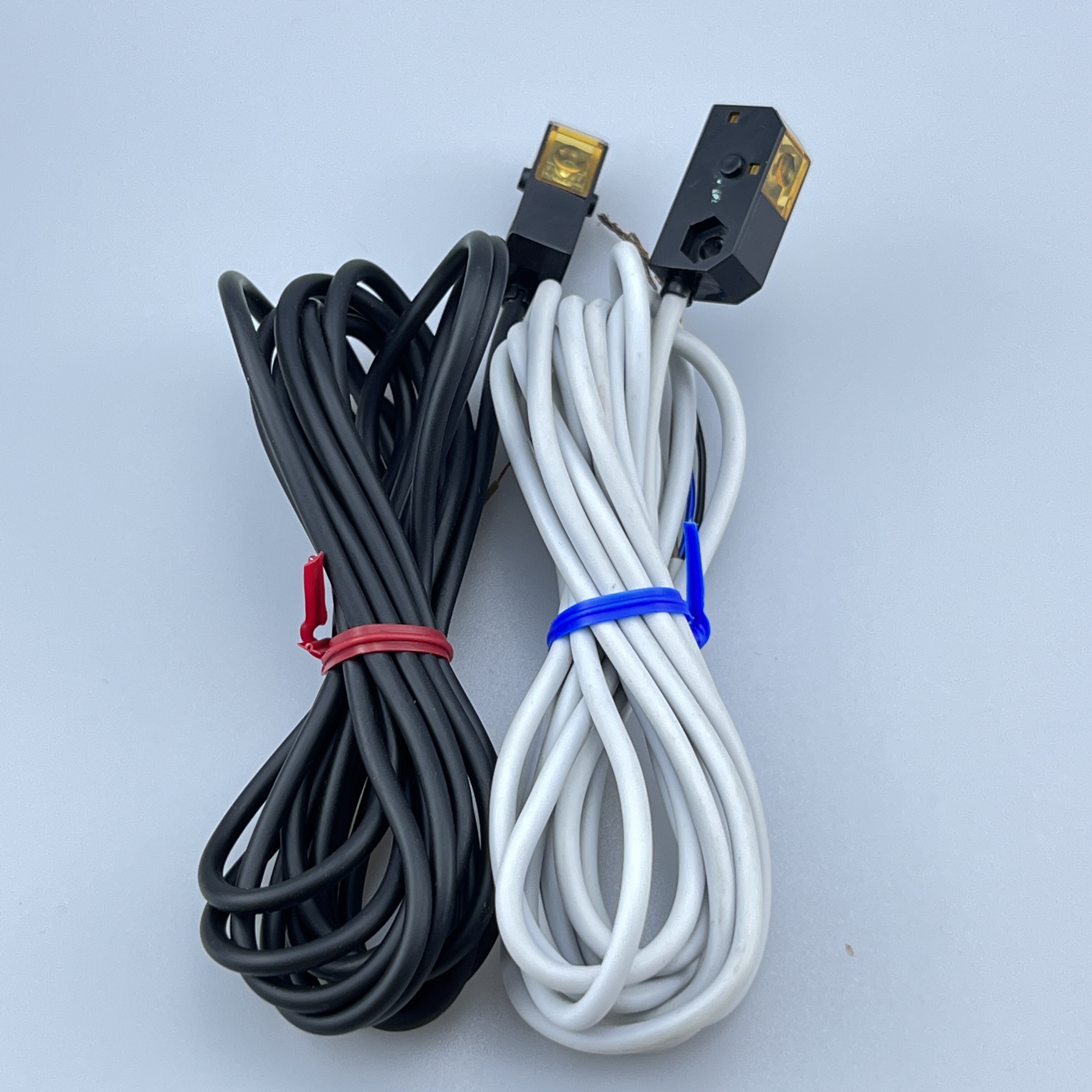 مستشعر ضوئي كهربائي صغير الحجم GC6