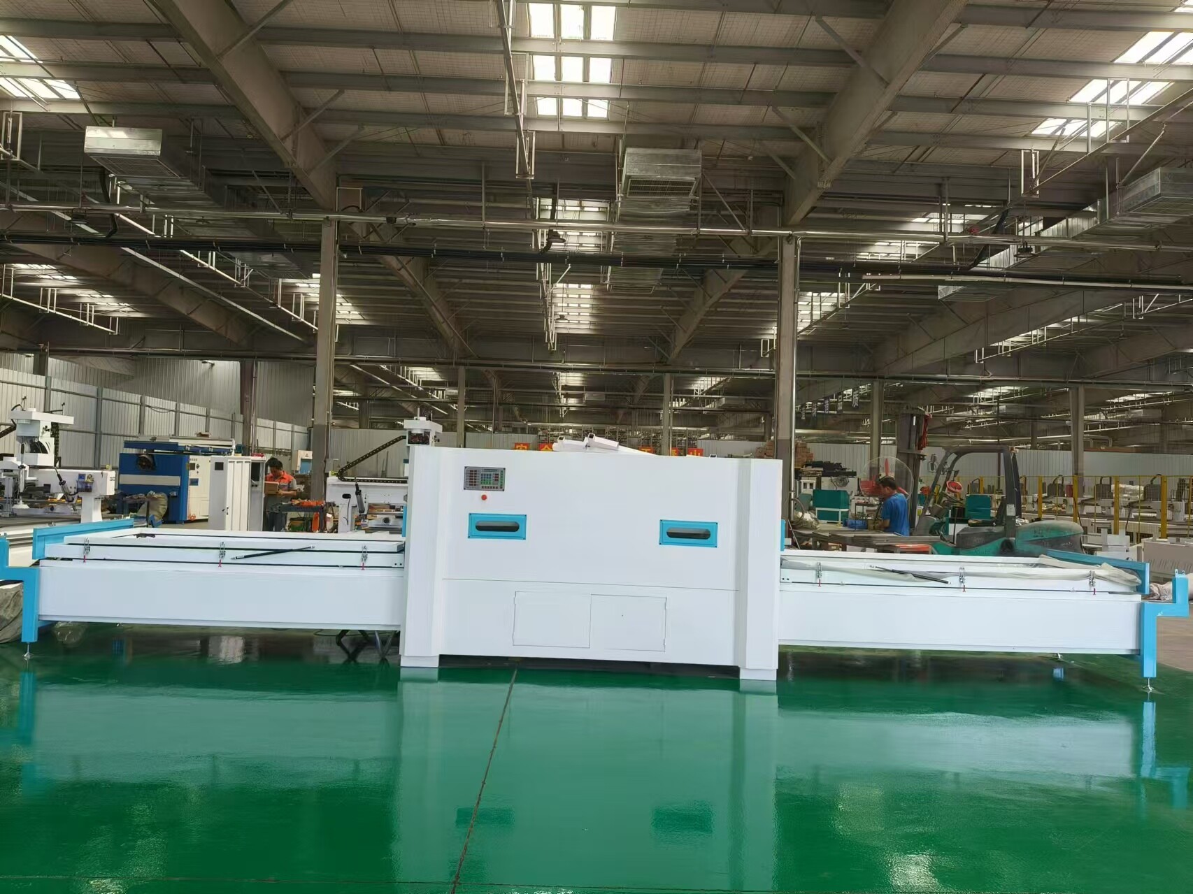 Vacuum laminating machine