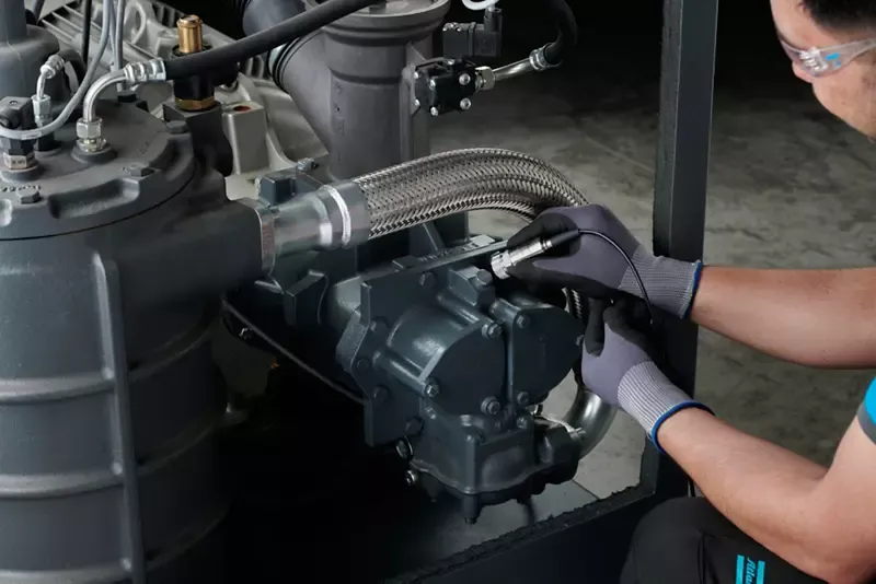 Compressed air efficiency Save on energy consumption and enjoy maximum uptime by analyzing, monitoring and optimizing your compressor room.