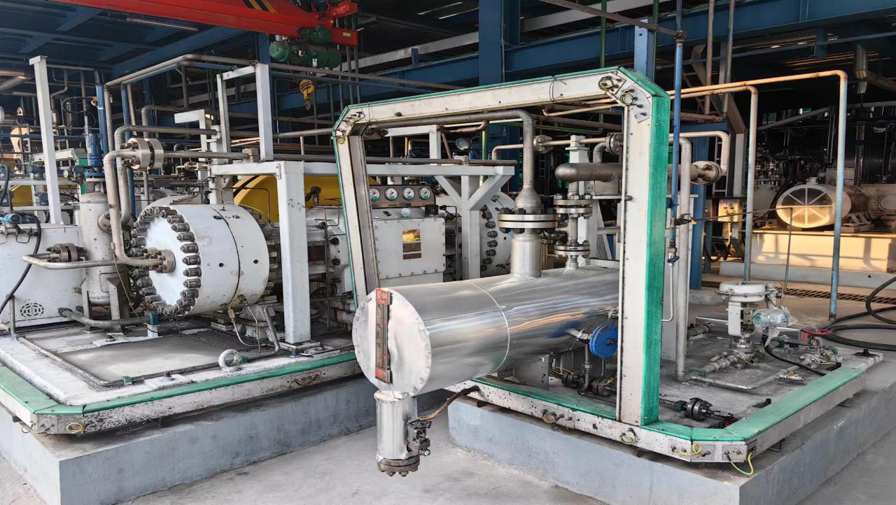 Hydrogen supercharger for production of ethylene amine </br>The combination of compressor unit design and process flow contributes to avoid gas liquefaction during compression process. Membrane service life increased to 6,000h from 200h.</br><b>Compressor Model: GD4</b>