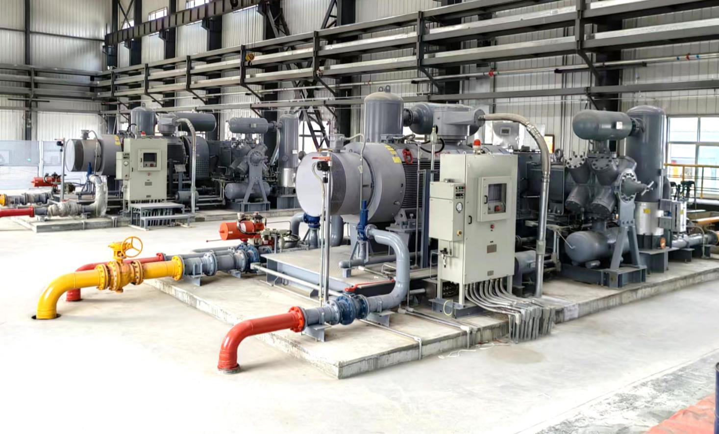 Natural Gas Gathering and Transportation Station </br>Energy Consumption is 15% lower than those compressors in operation in the station</br><b>Compressor Model: CHJ2</b>