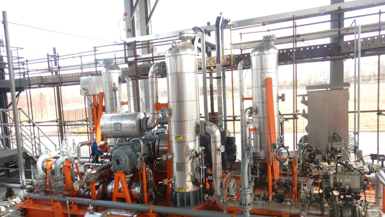 Natural Gas Processing Plant </br>High compression efficiency is achieved through combination of gases from two sources via inter-stage gas supply design</br><b>Compressor Model: CHD2</b>