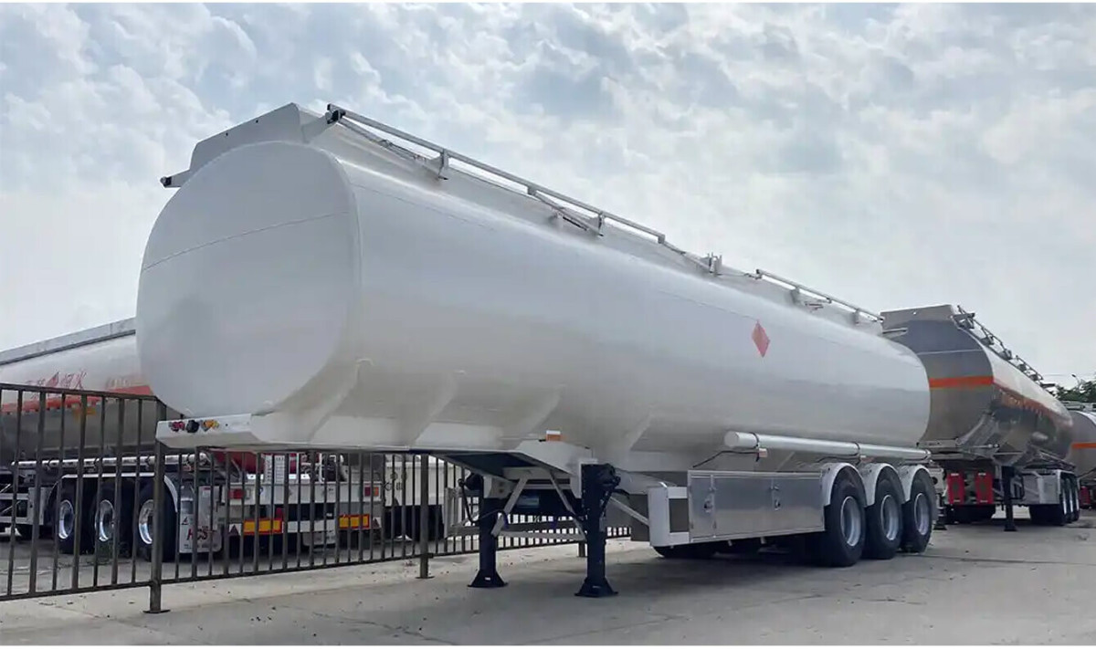42cbm aluminium oil tanker trailer (2).jpg 42cbm aluminium oil tanker trailer (2).jpg
