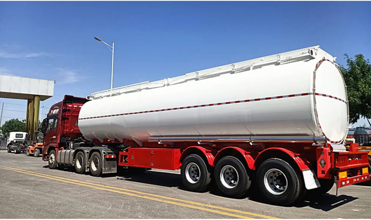 fuel trailers (2).jpg fuel trailers (2).jpg