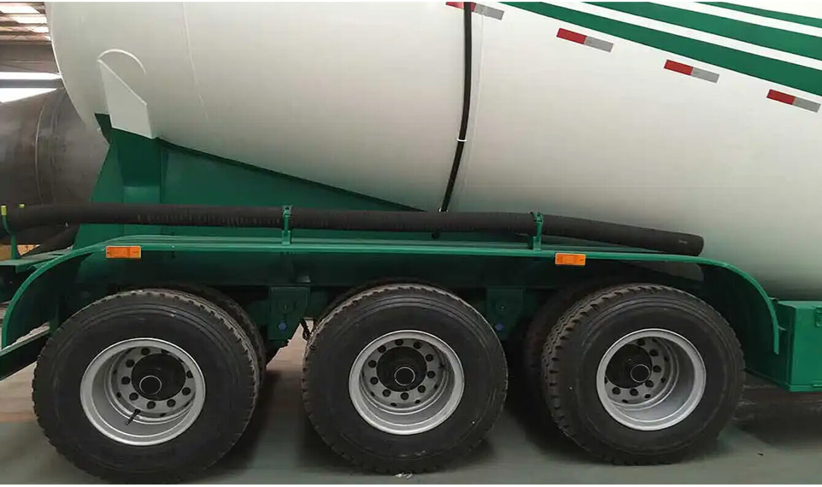 3 axle bulker truck trailer (2).jpg 3 axle bulker truck trailer (2).jpg