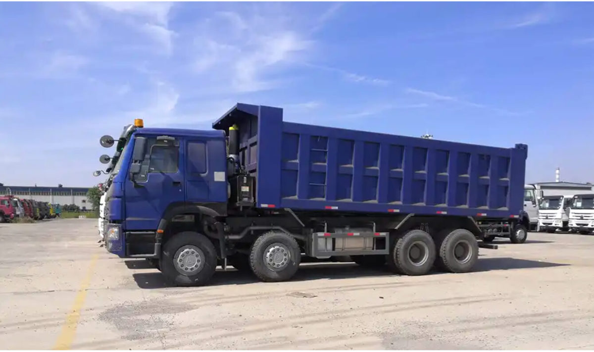 cnhtc 12 tyre how tipper truck (2).jpg cnhtc 12 tyre how tipper truck (2).jpg