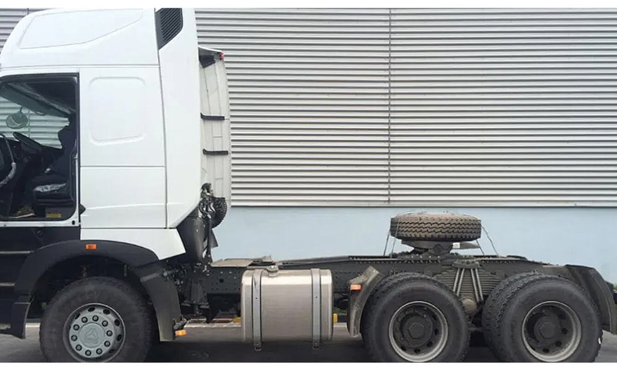 howo tractor head (2).jpg howo tractor head (2).jpg