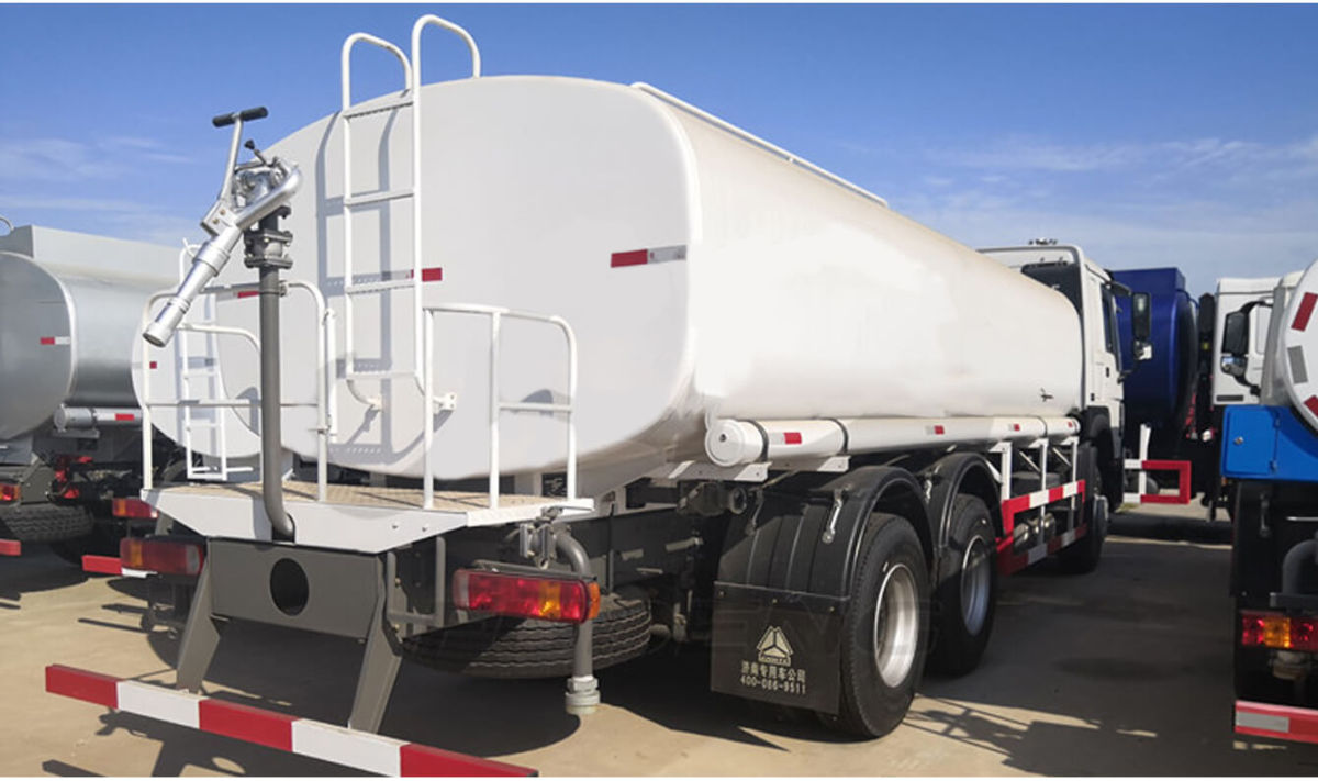 sinotruck 6x4 road sprinkler water bowser tanker trucks (2).jpg