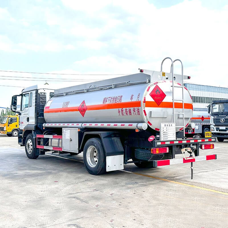 Sinotruck 10000-30000liters HOWO Fuel Oil Tank Trucks