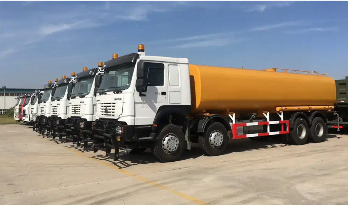 sinotruk howo water tanker truck (2).jpg sinotruk howo water tanker truck (2).jpg