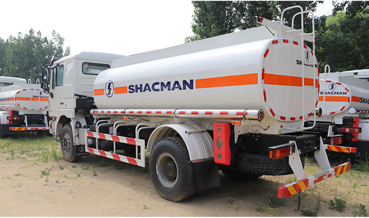 shacman f3000 4x2 fuel tanker truck (2).jpg shacman f3000 4x2 fuel tanker truck (2).jpg