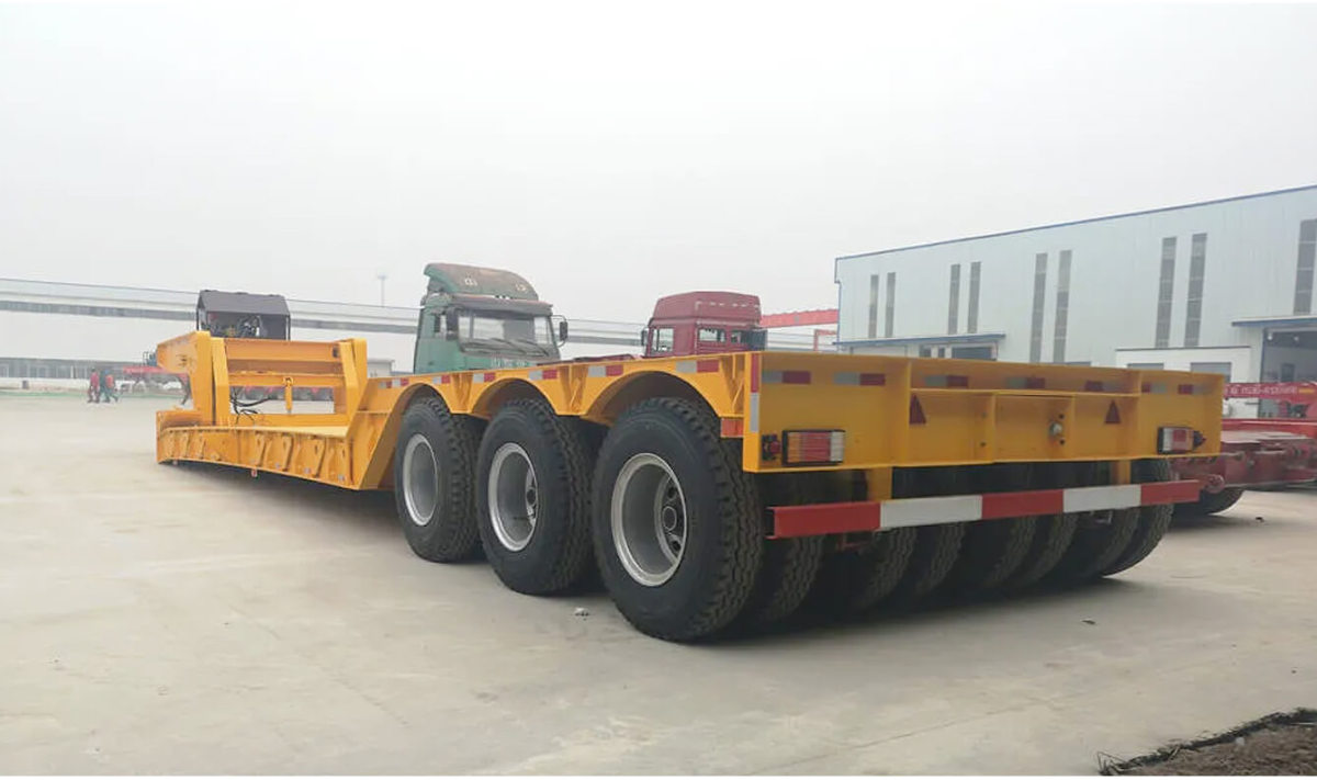 detachable gooseneck low bed with tires exposed (2).jpg