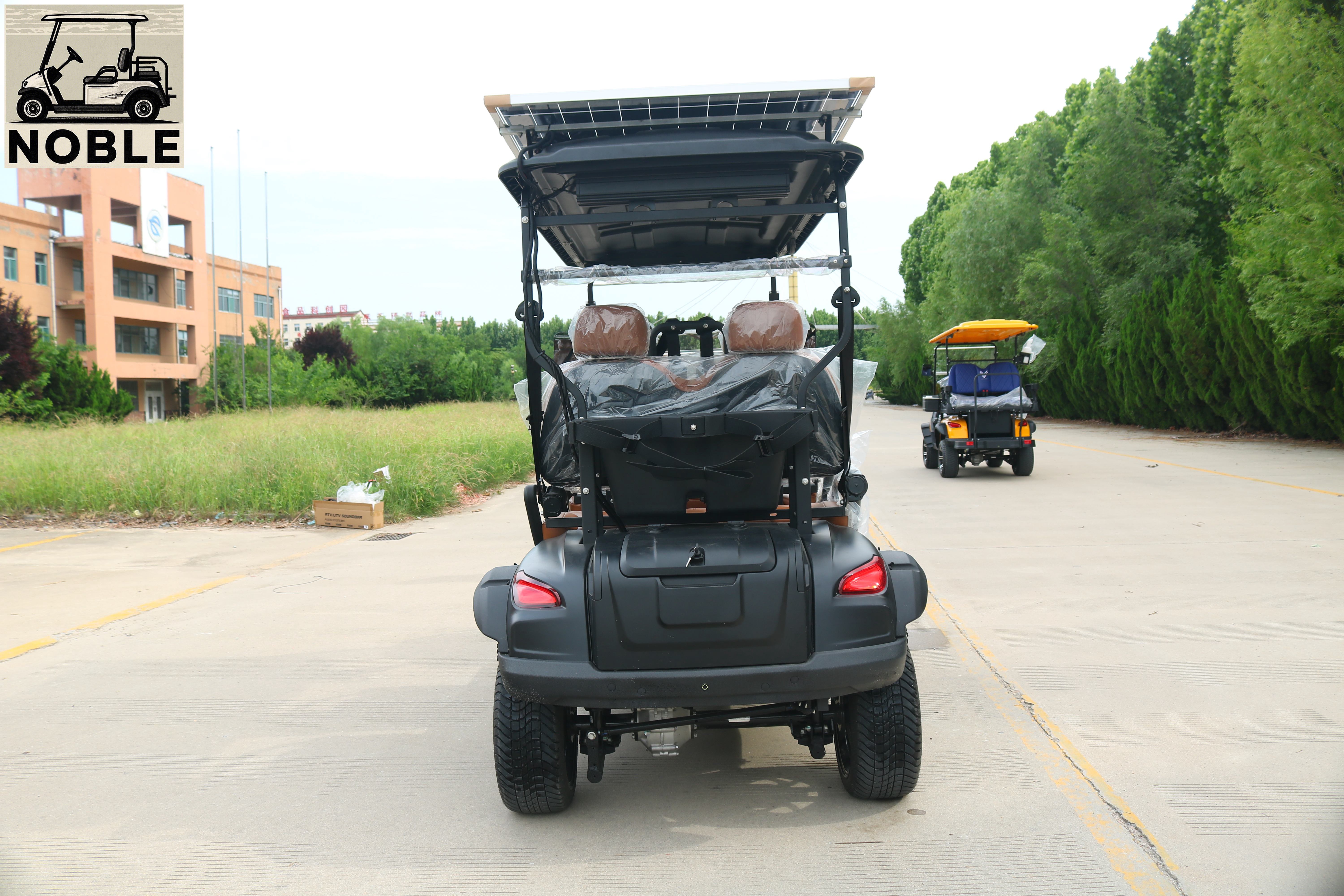 Voiturette de golf 4 places avec panneau solaire NOBLE X660GA4
