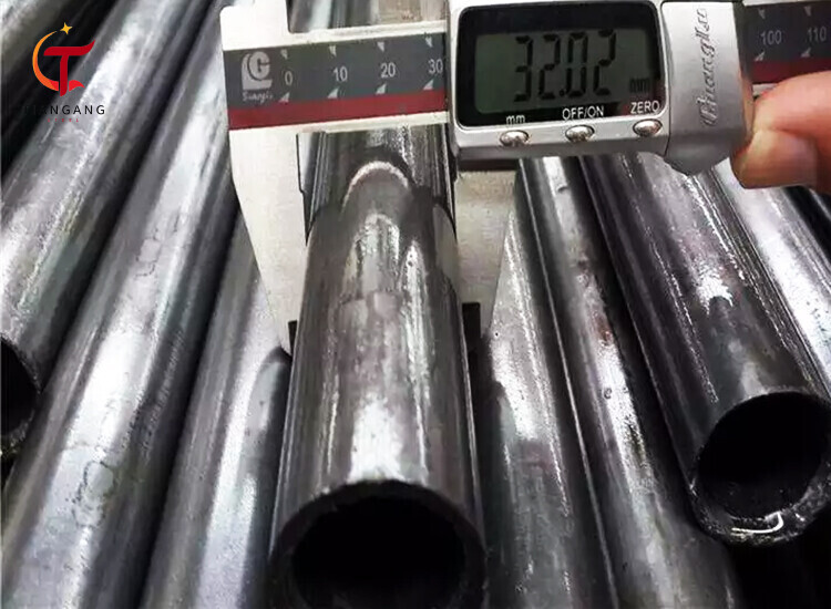 Tubo de acero al carbono soldado y sin costura A53