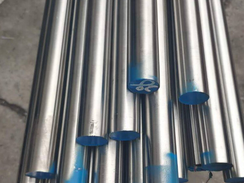 Пруток из светлой нержавеющей стали