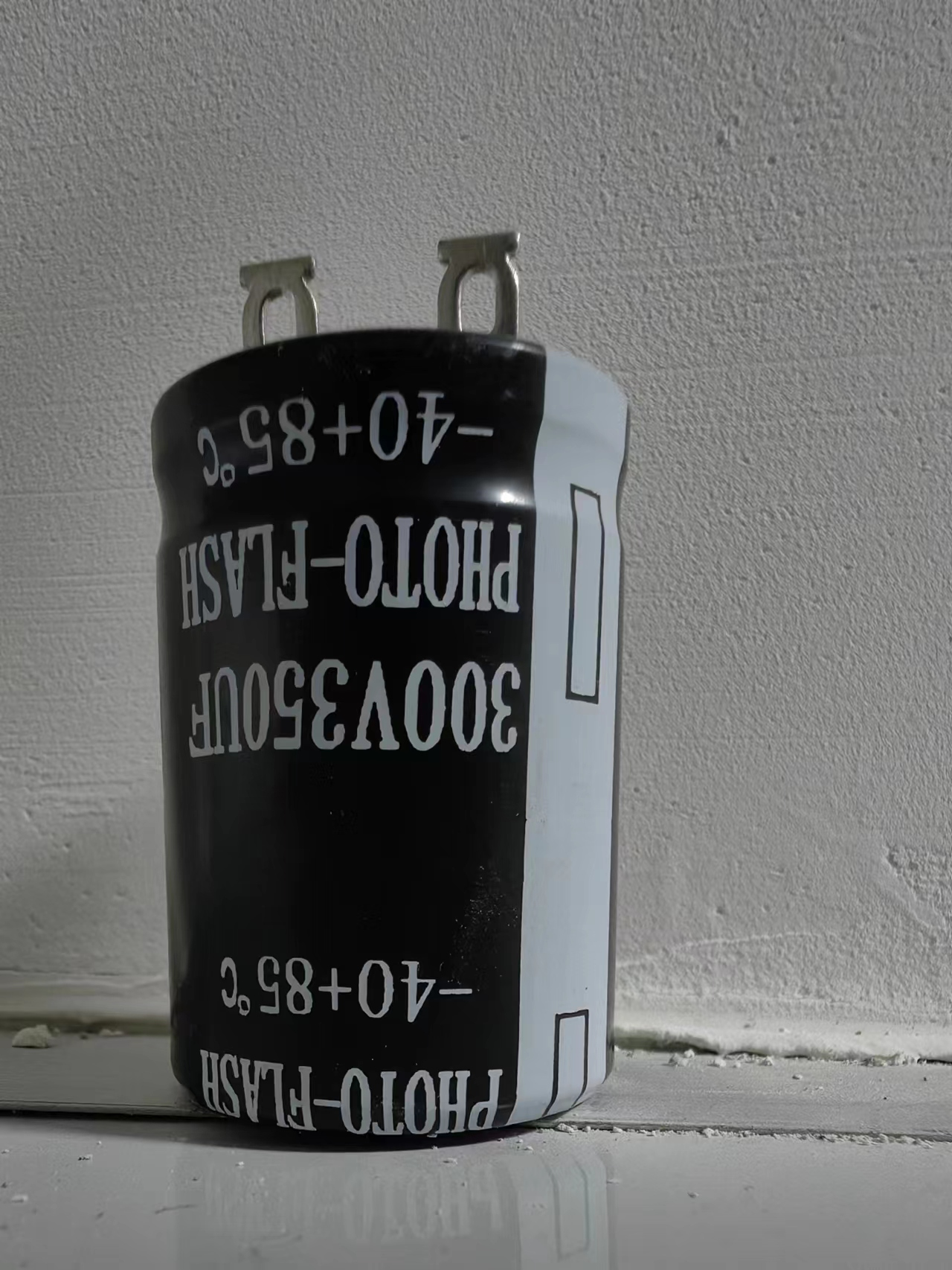 Bull horn electrolytic capacitor