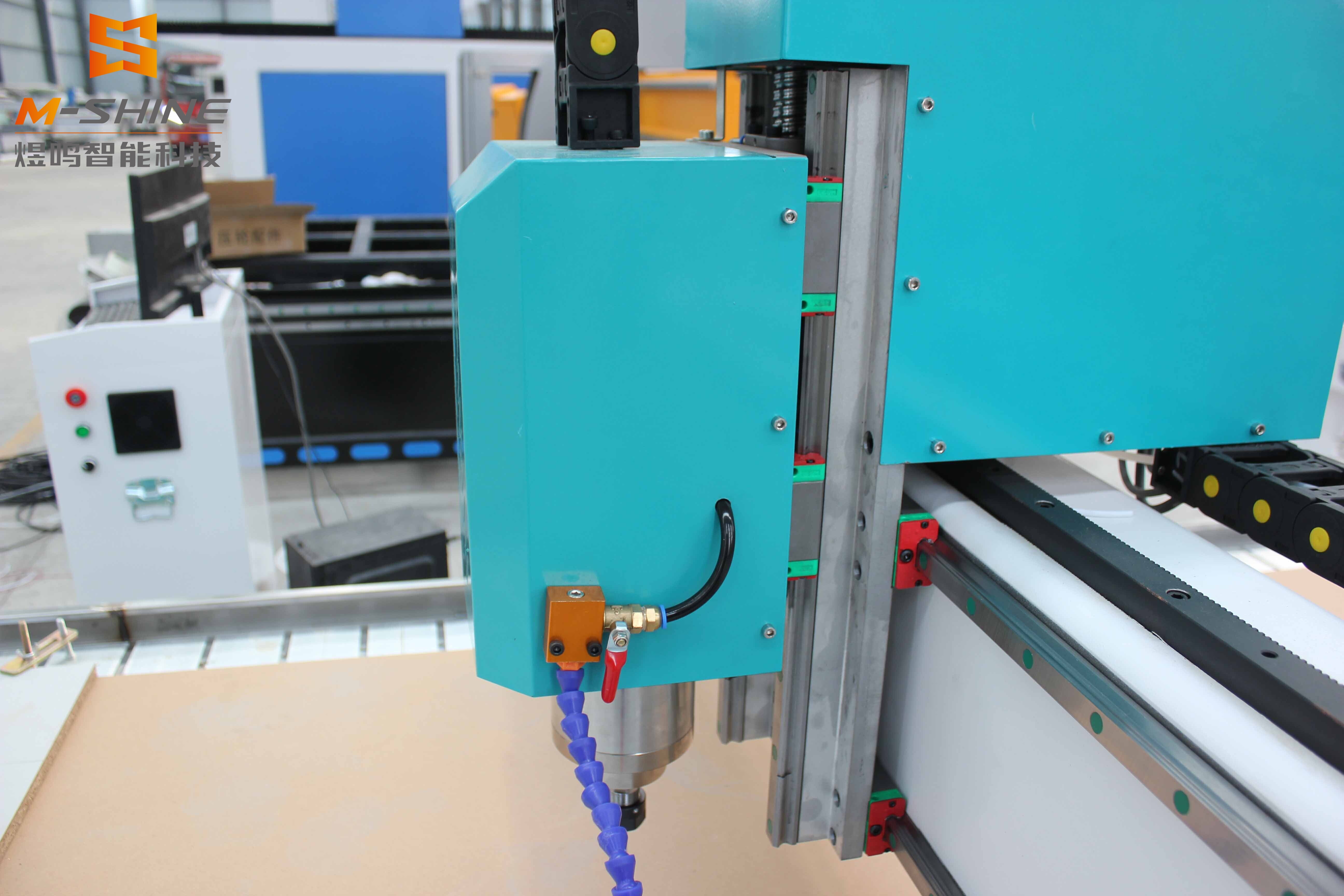 Máquina de grabado M-shine1325 con depósito de agua