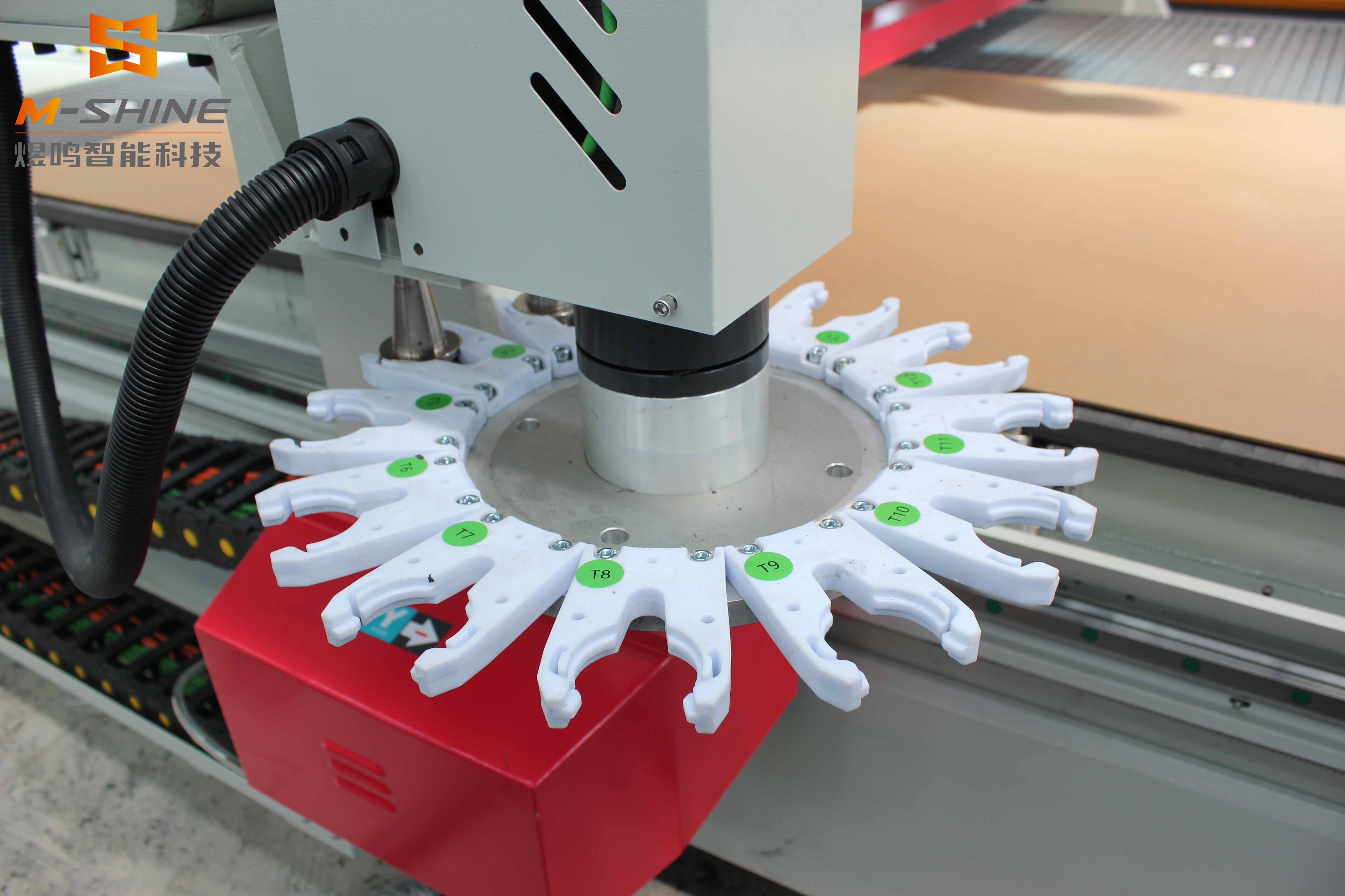 ¿Cómo elegir entre un cargador de herramientas circular y uno lineal para una fresadora CNC?