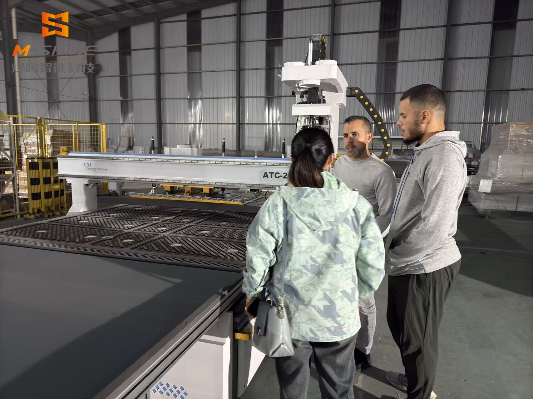 Agente senior de maquinaria para la madera de Brasil, acude a M-SHINE para investigar y realizar pedidos