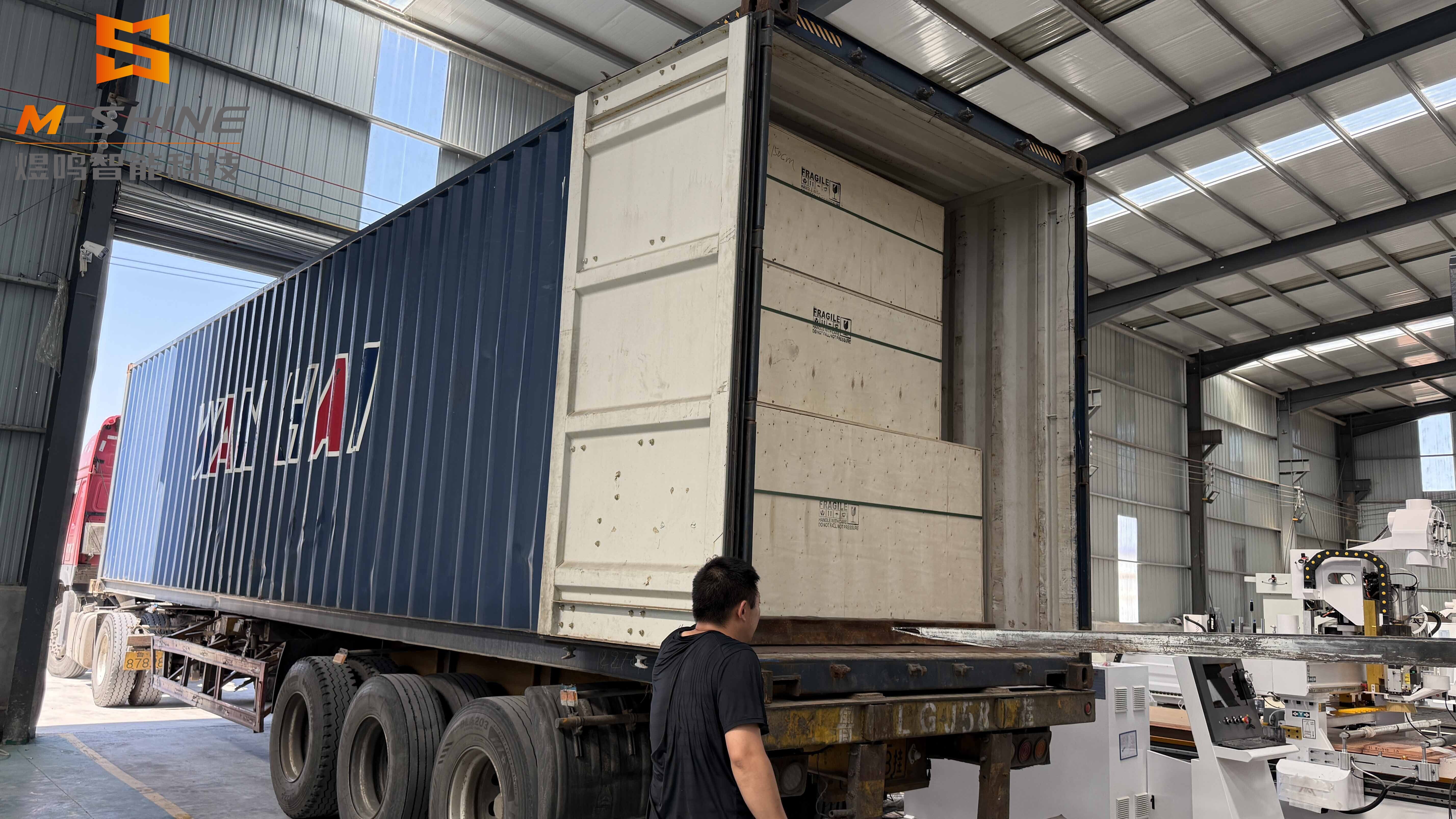 Múltiples máquinas CNC de transporte de madera embaladas y enviadas al Reino Unido