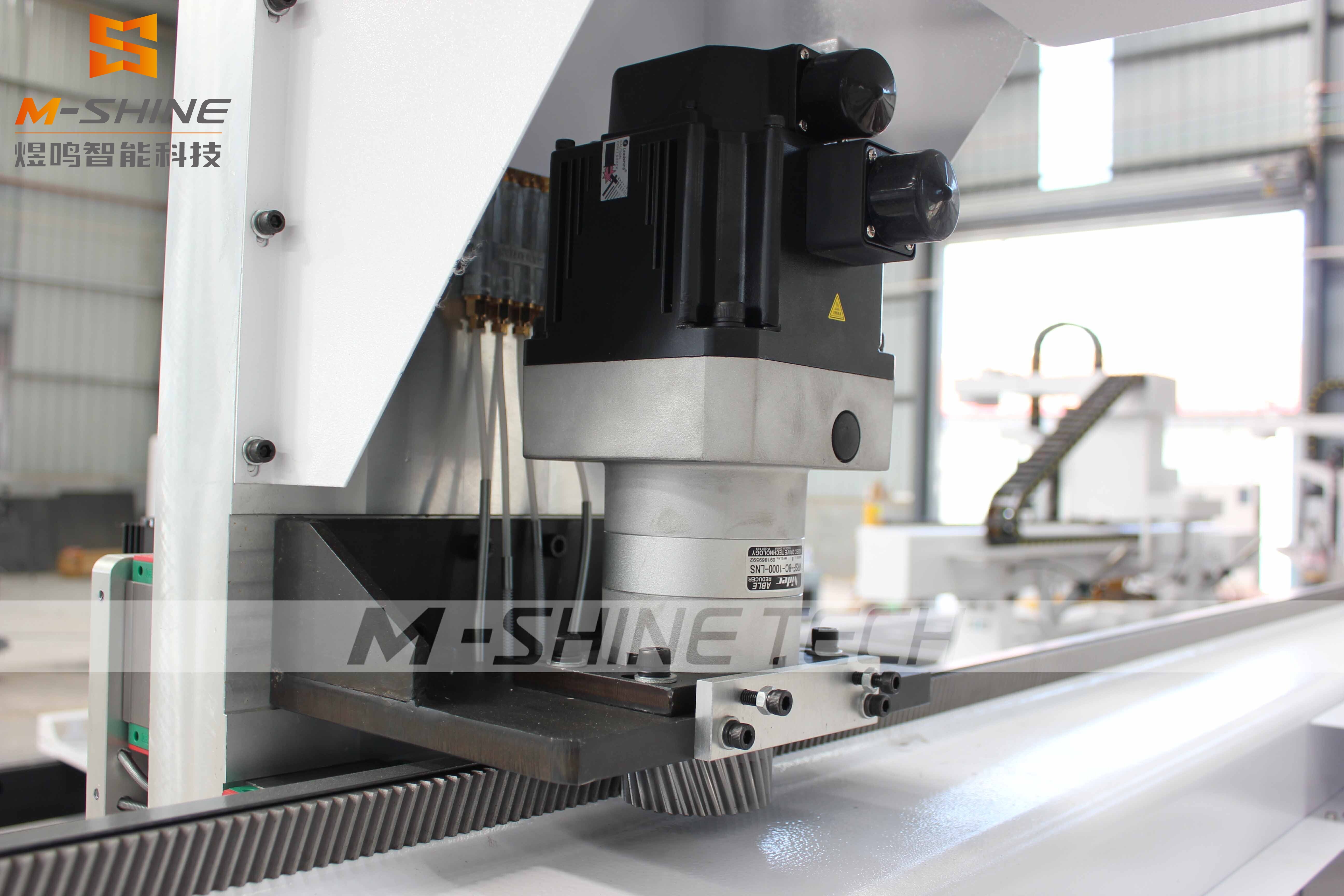 La diferencia entre el accionamiento servo y el accionamiento paso a paso en la máquina CNC para madera ATC