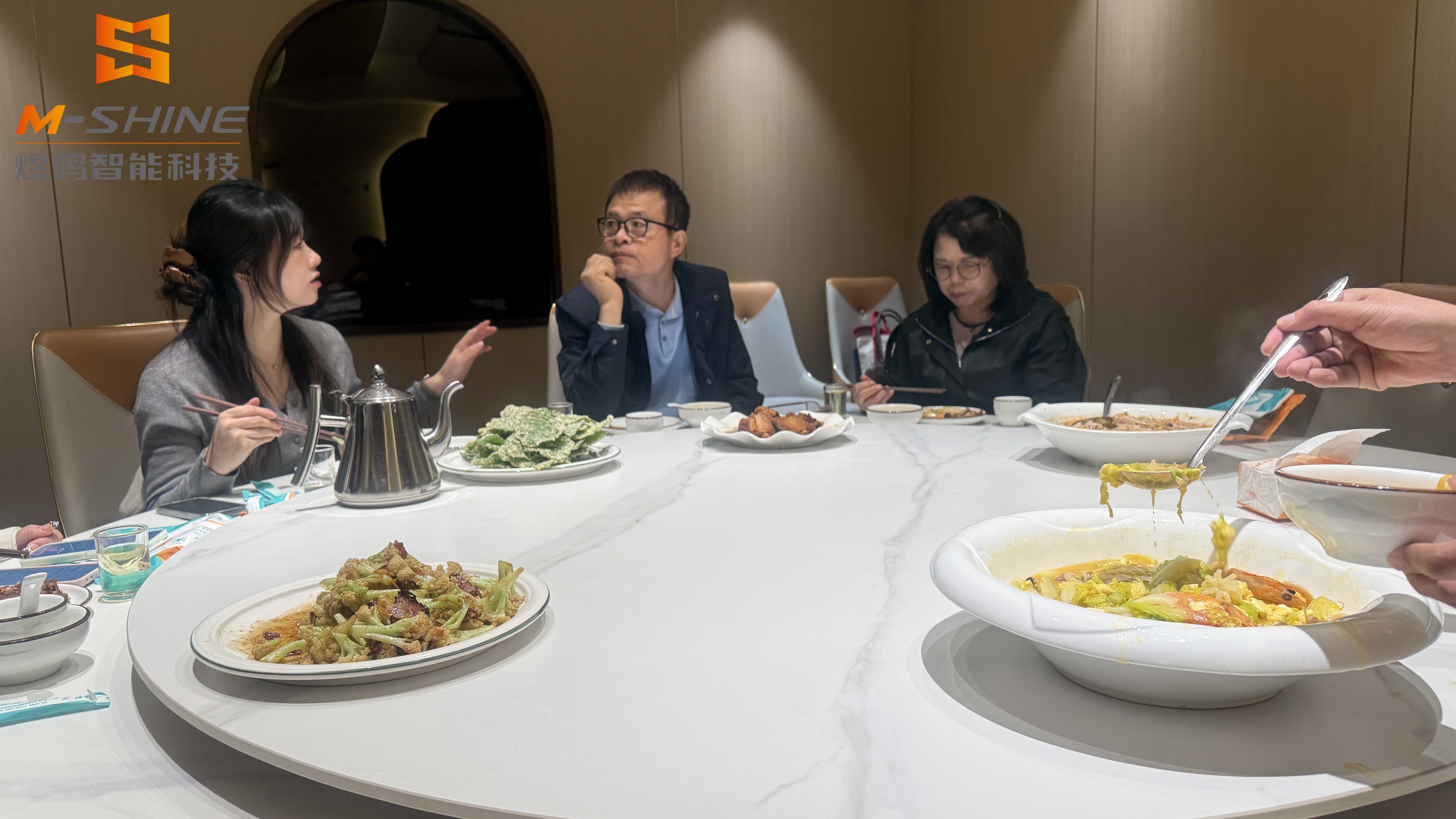 Un viaje de innovación: socios coreanos exploran el futuro del procesamiento de paneles con la máquina de corte CNC 1328 ATC de JINAN M-SHINE