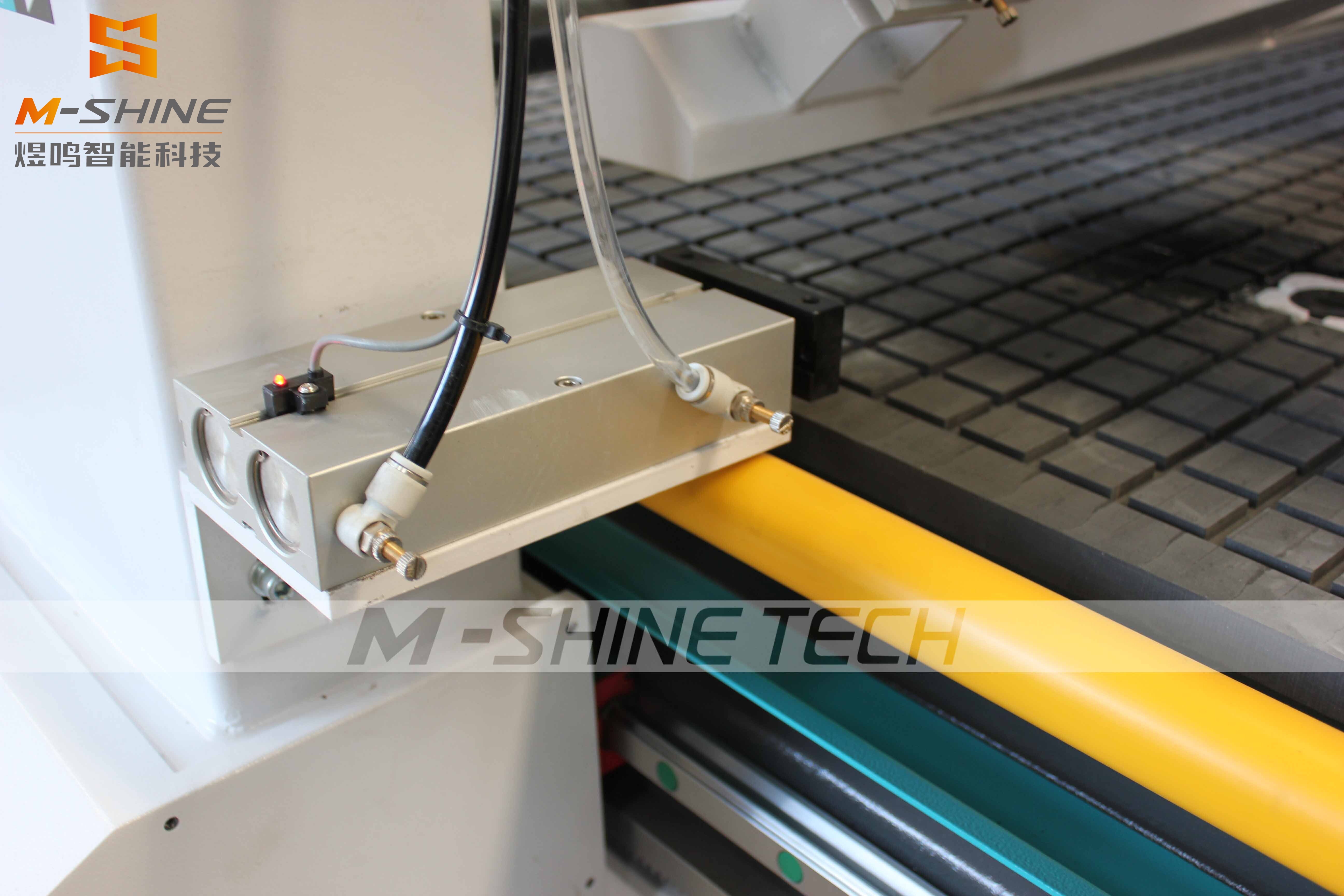 ¿Por qué la inclusión de los cilindros periféricos es una característica necesaria de la máquina de enrutador CNC de anidamiento de carpintería de alta eficiencia?