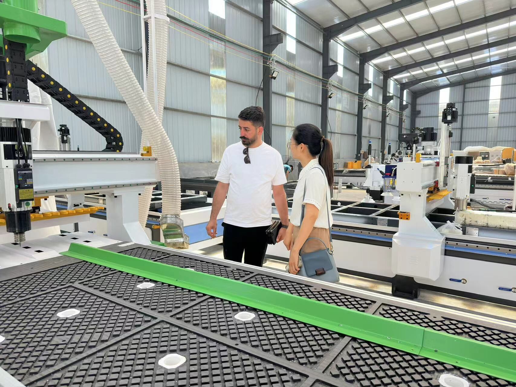 É difícil operar a máquina de corte CNC JINANM-SHINE?