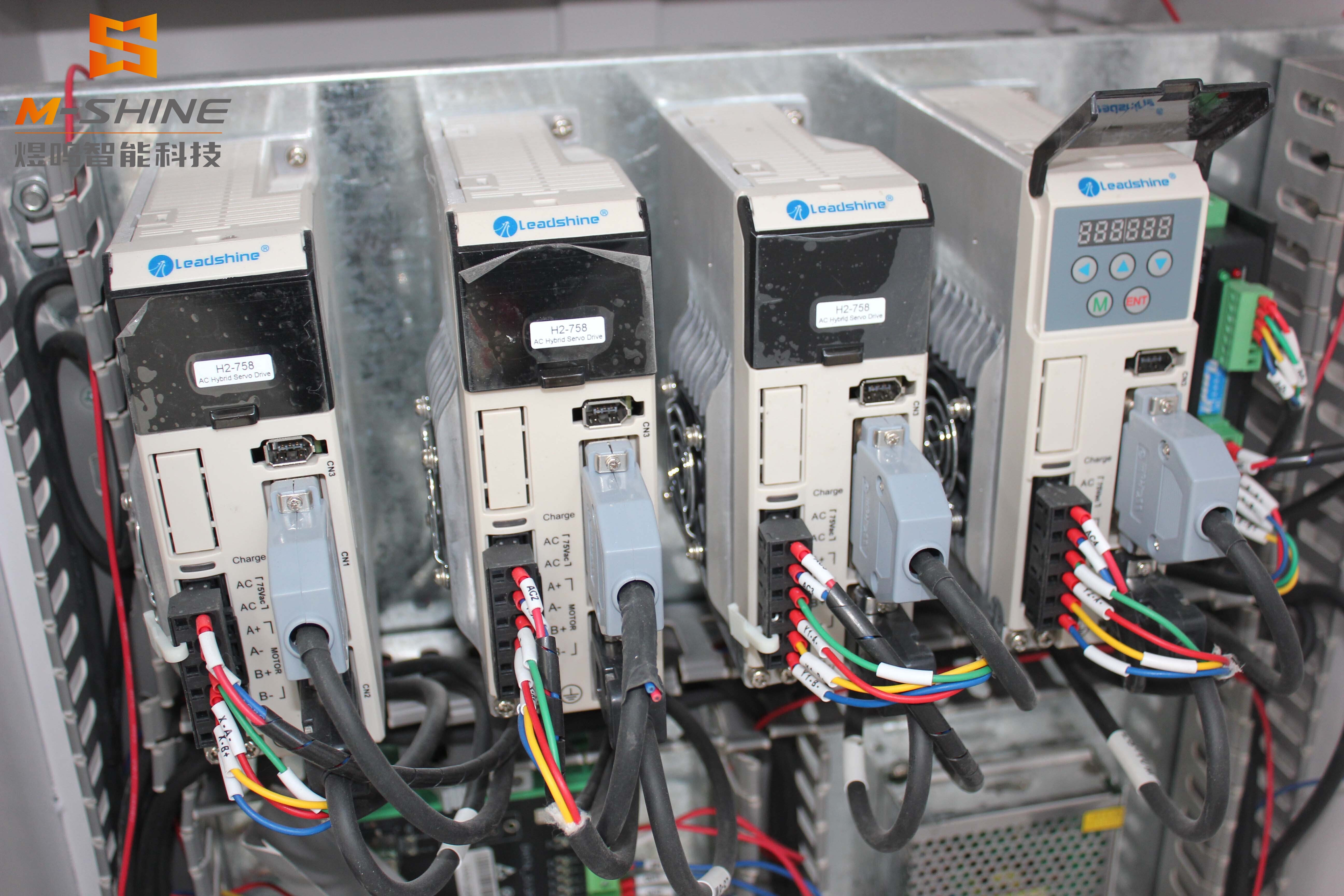 Máquina de trinchar com faca vibratória