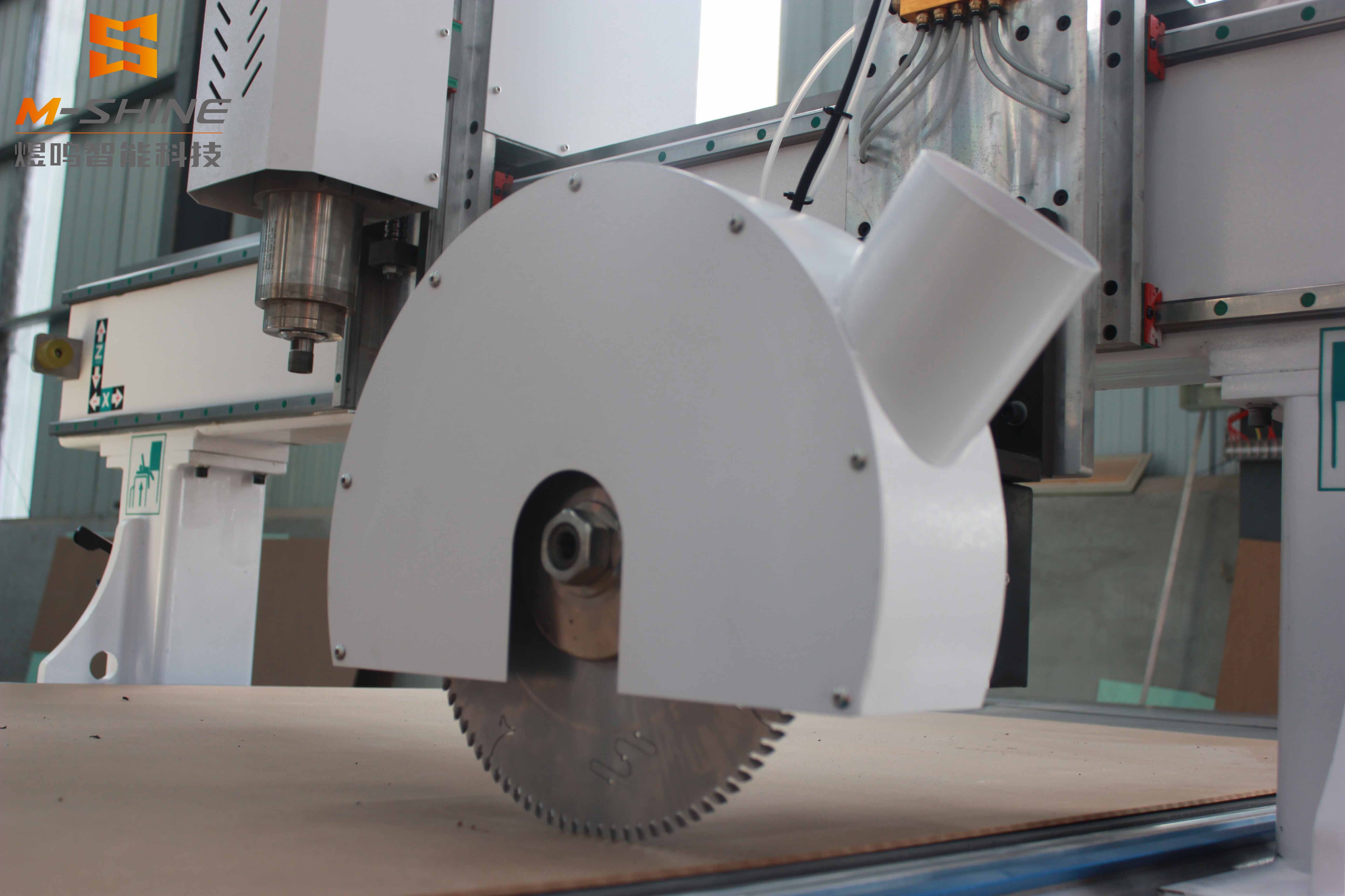 A diferença entre a máquina de corte CNC e a máquina de entalhar para trabalhar madeira