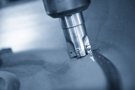 Os resíduos de líquido antiferrugem afectam a precisão? Estratégia de limpeza e manutenção de fresadoras CNC