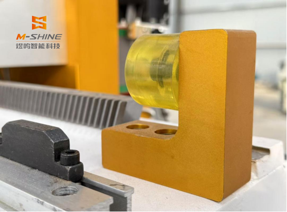 Como equilibrar a manutenção e a frequência de utilização da máquina de fresar CNC para madeira Atc