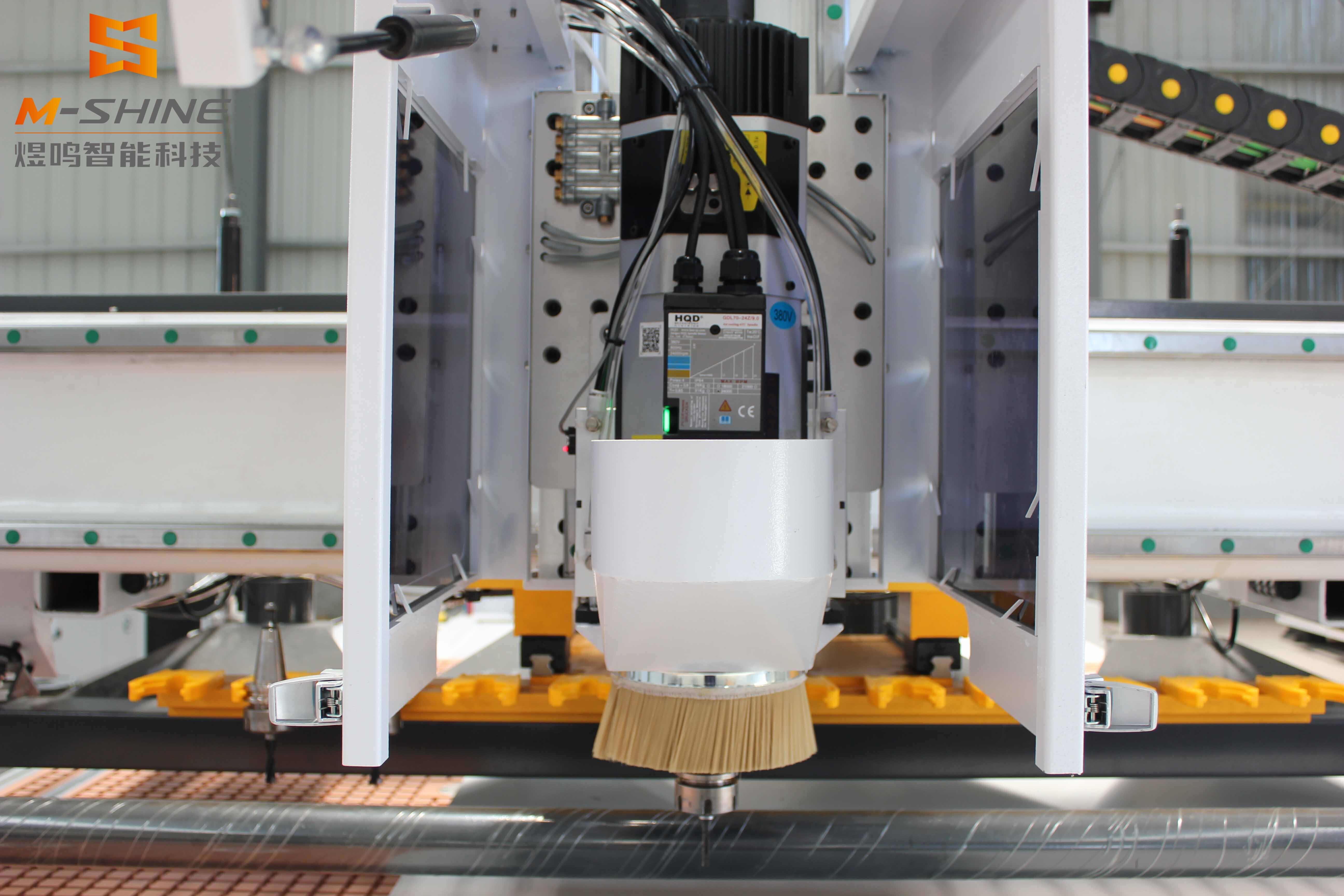 Compreenda rapidamente as causas e soluções para o aquecimento severo e intenso do eixo em máquinas de entalhe CNC para marcenaria.